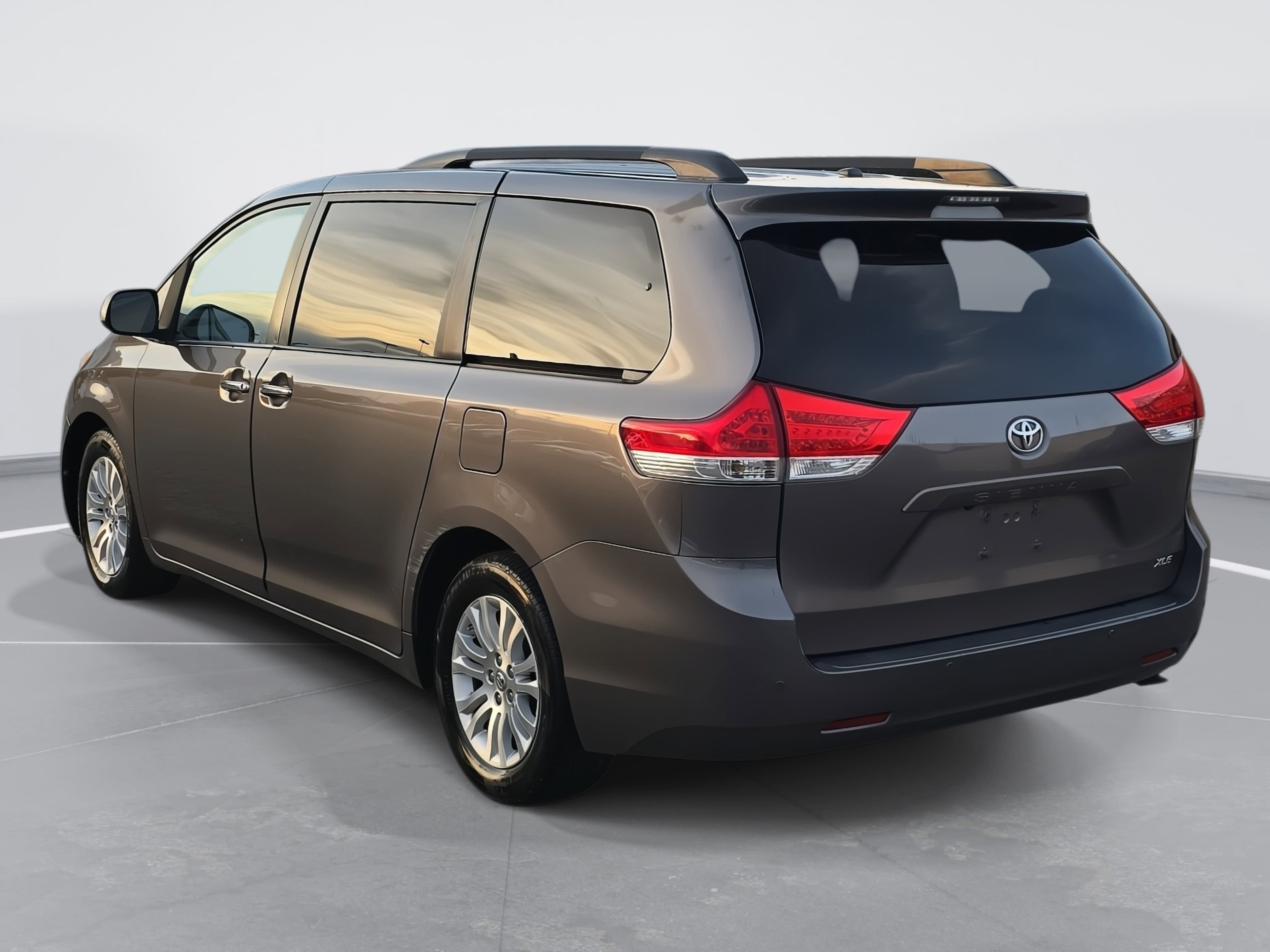 2011 Toyota Sienna XLE AAS