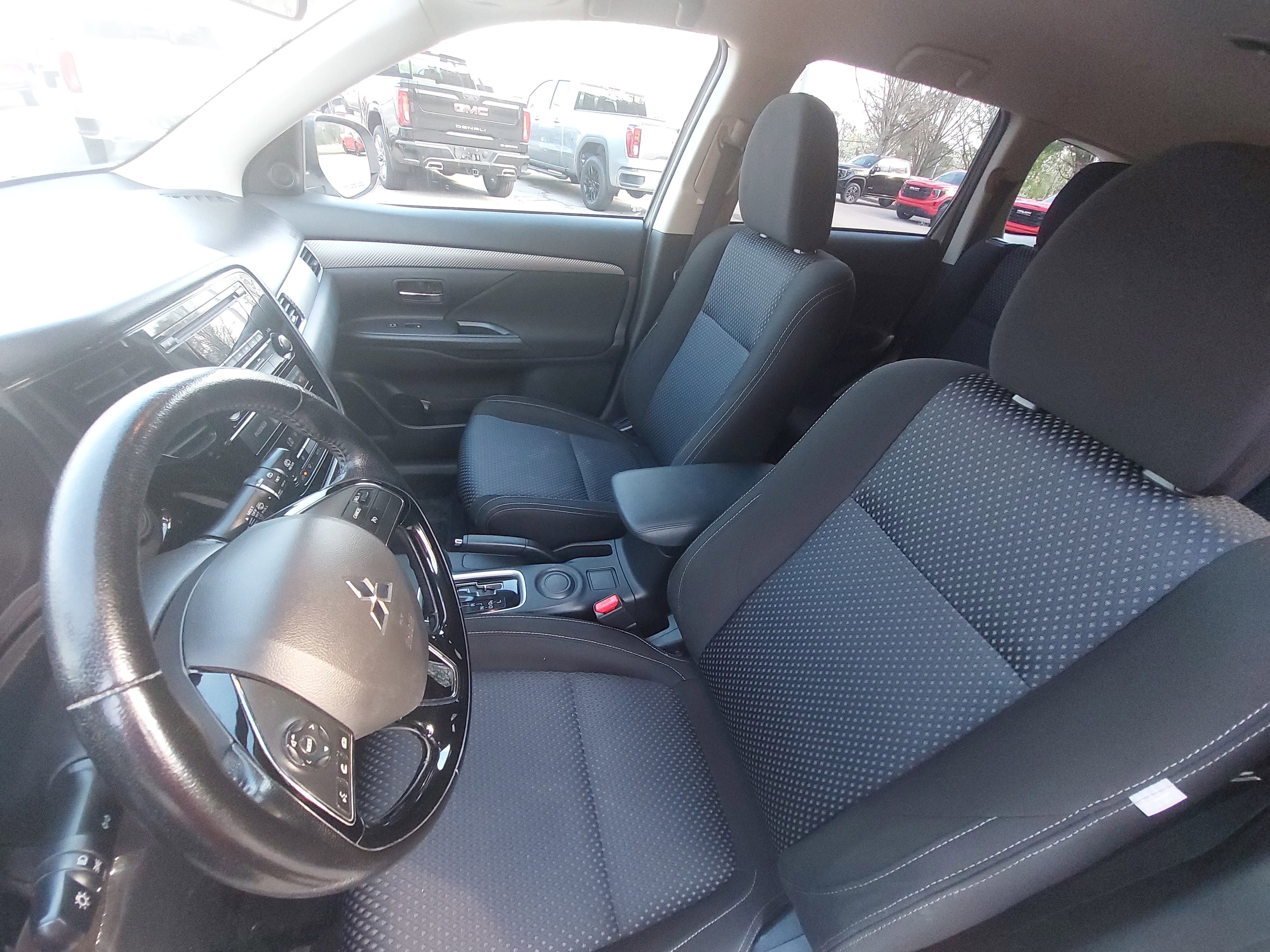 2016 Mitsubishi Outlander ES