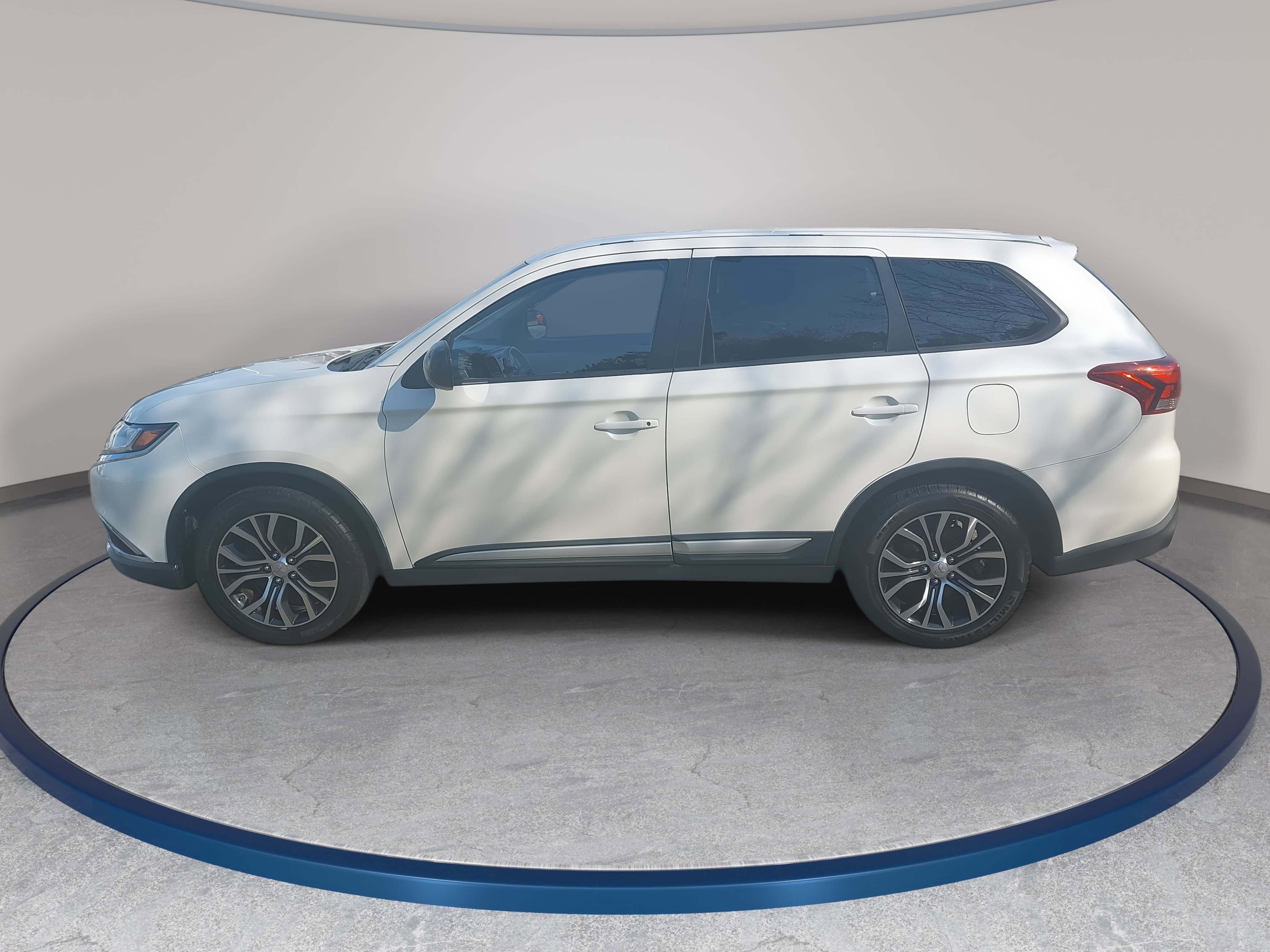 2016 Mitsubishi Outlander ES