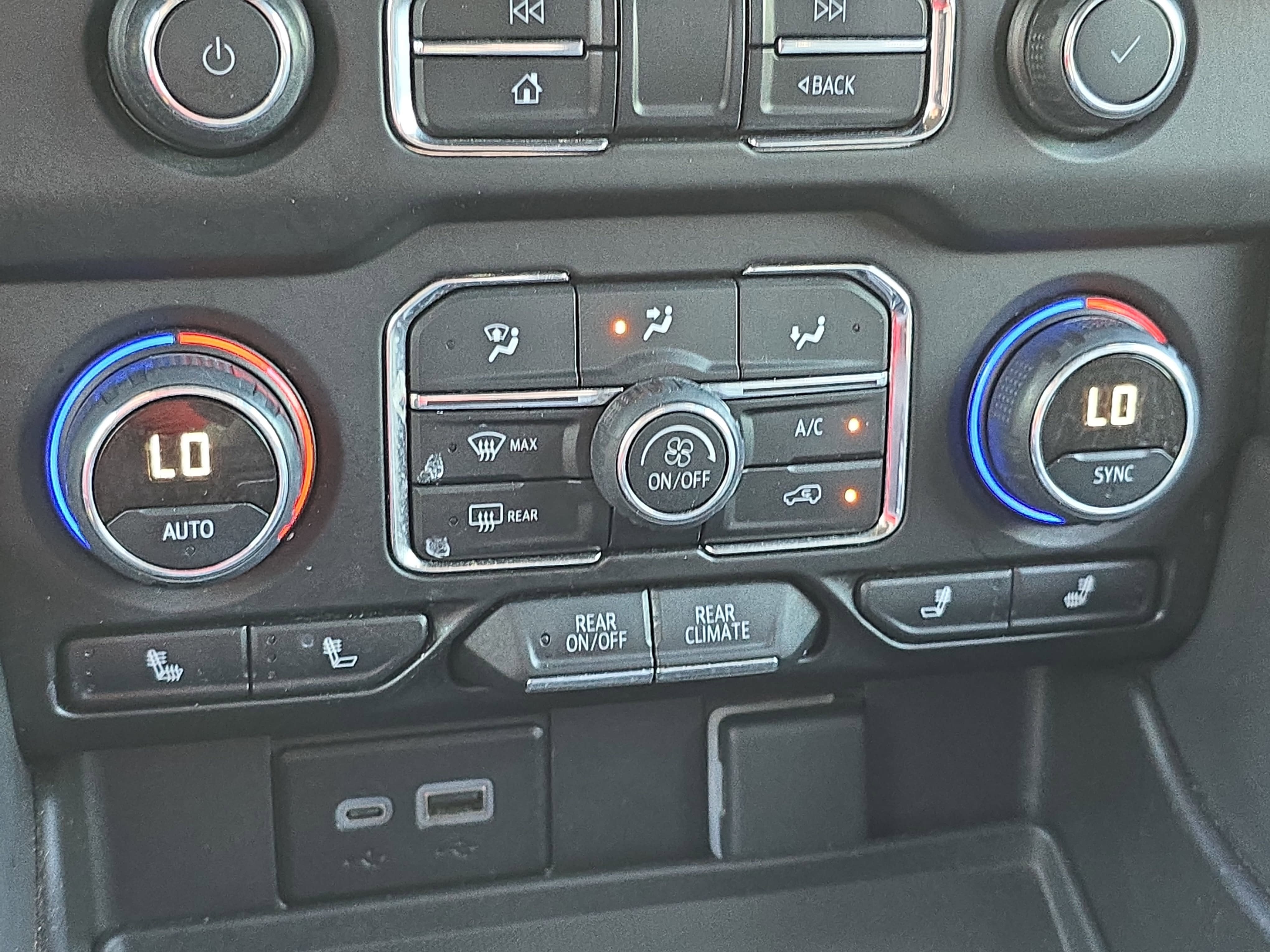 2023 Chevrolet Suburban RST