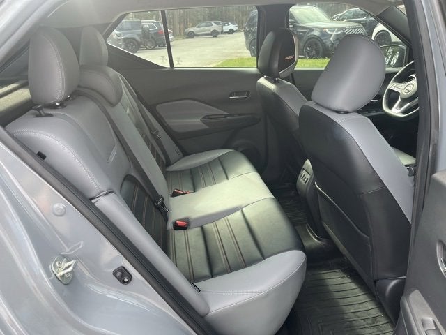 2022 Nissan Kicks SR