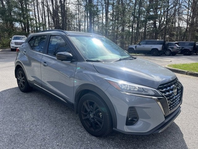 2022 Nissan Kicks SR