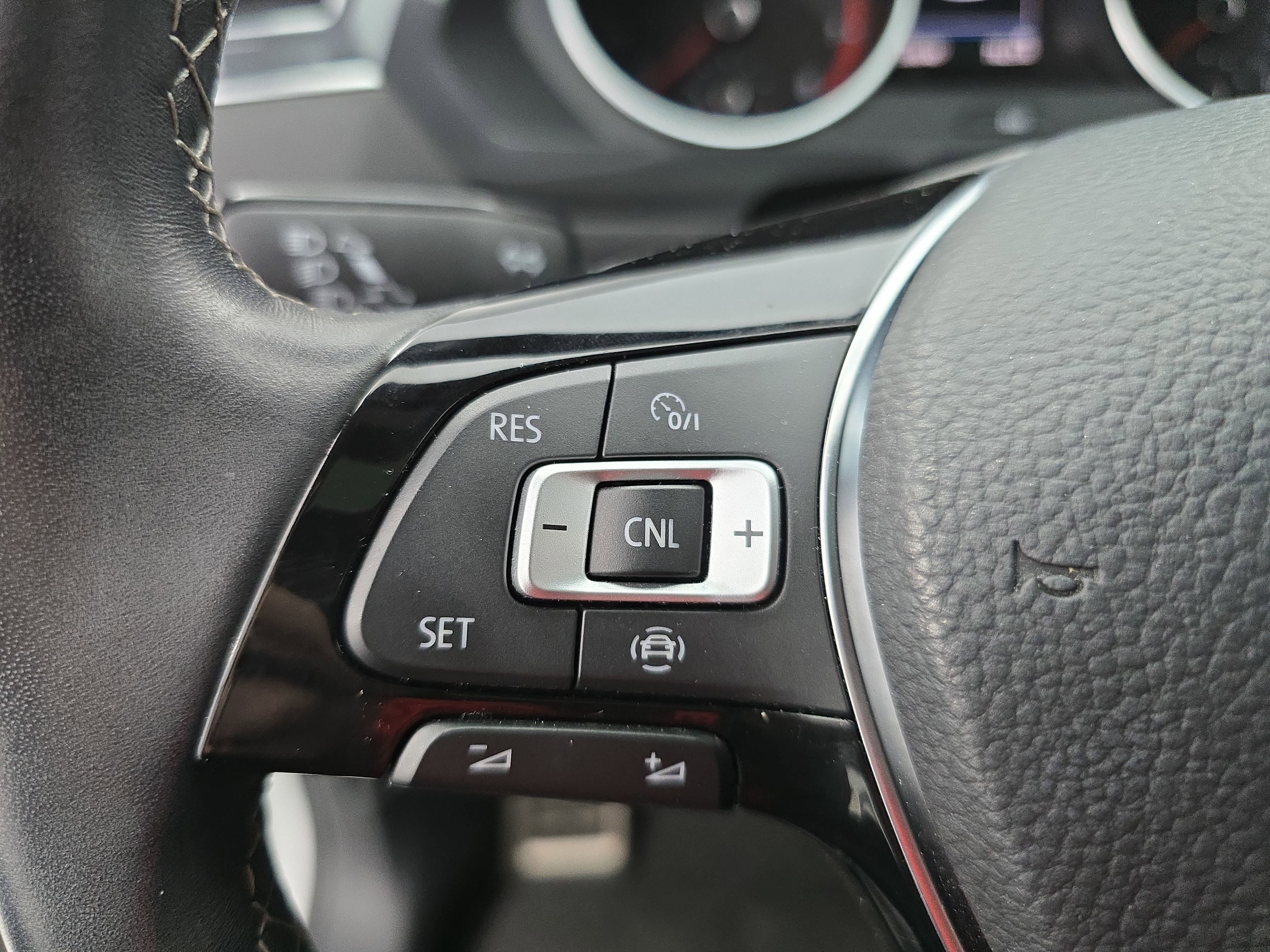 2020 Volkswagen Tiguan SE R-Line Black