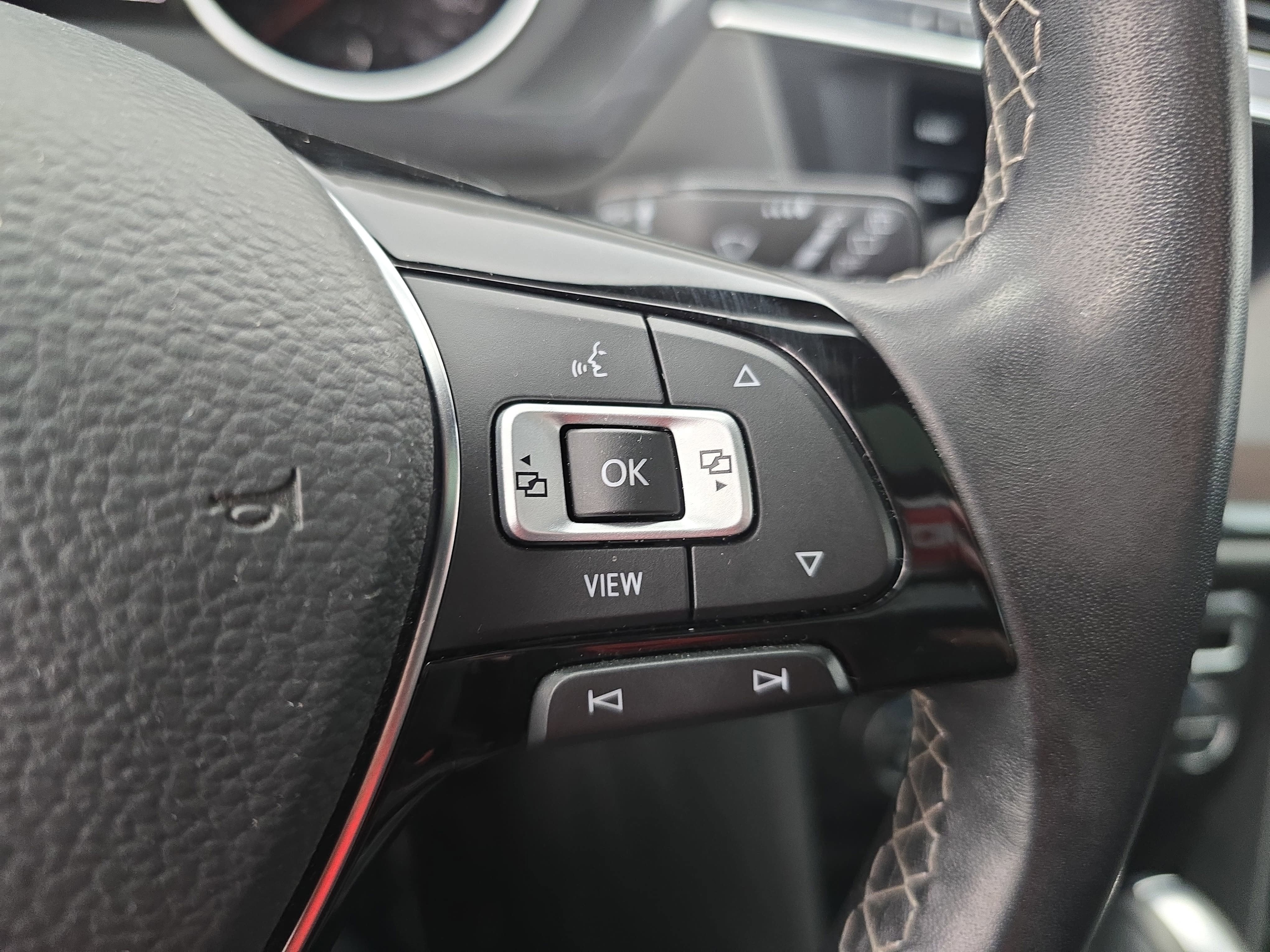 2020 Volkswagen Tiguan SE R-Line Black