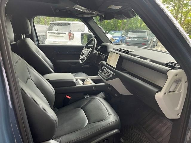 2025 Land Rover Defender X-Dynamic SE