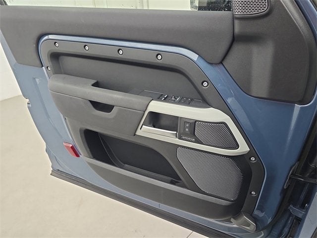 2023 Land Rover Defender X-Dynamic SE