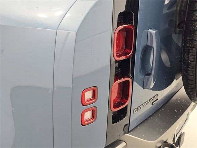 2023 Land Rover Defender X-Dynamic SE