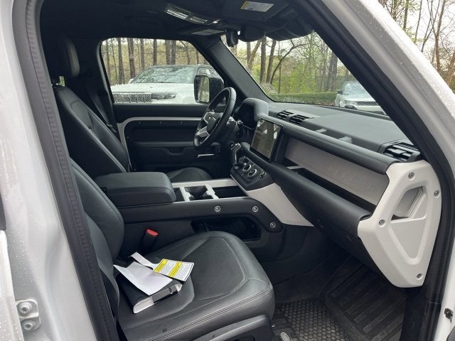 2025 Land Rover Defender X-Dynamic SE