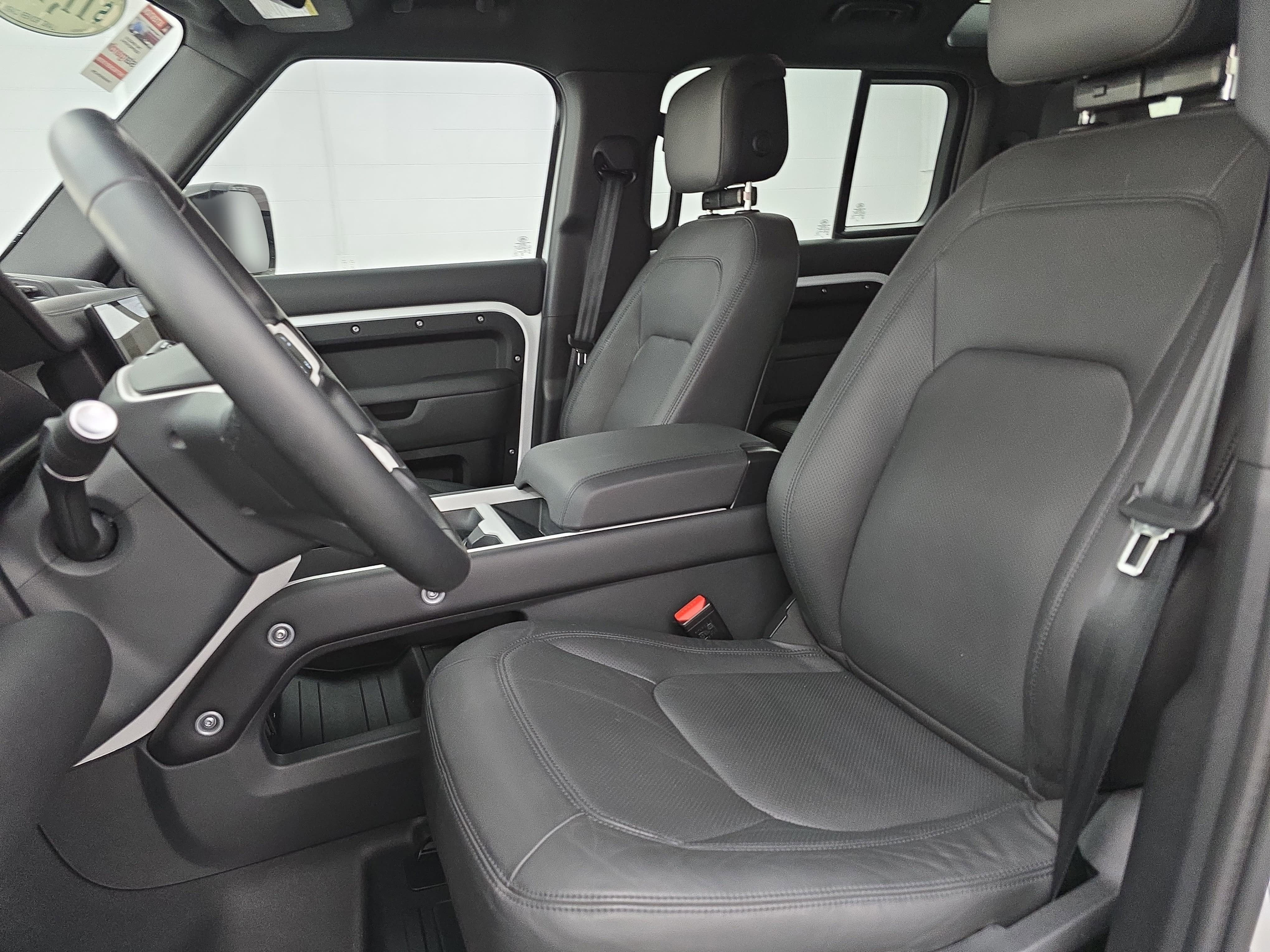 2025 Land Rover Defender X-Dynamic SE
