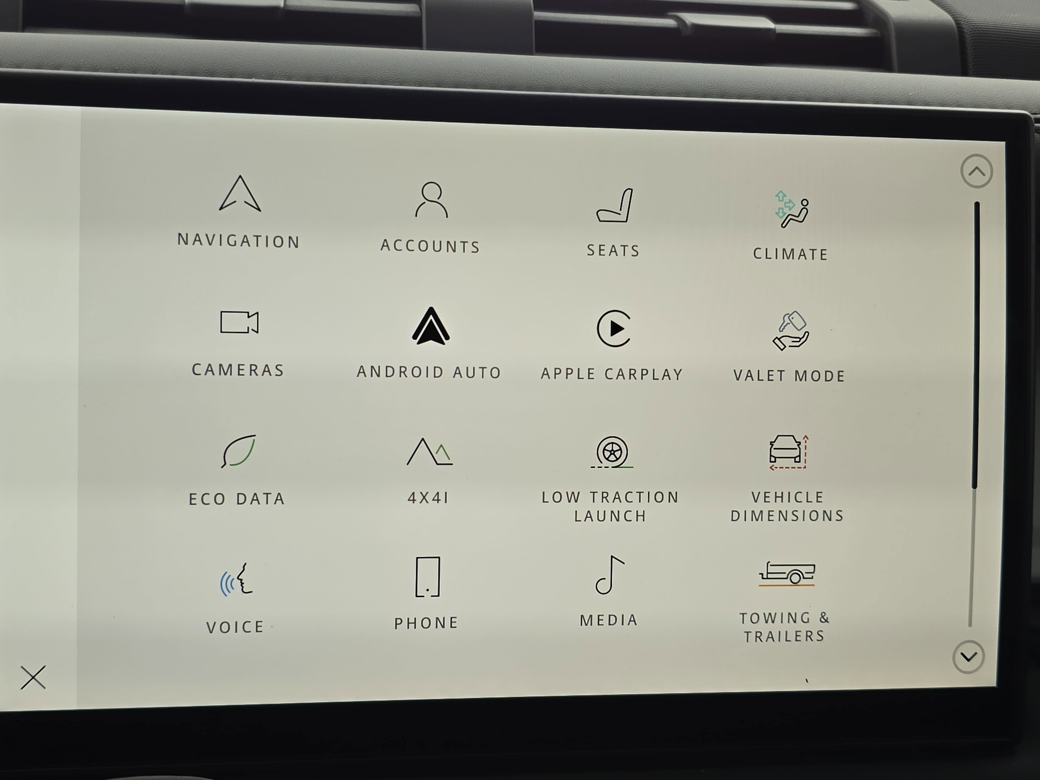 2025 Land Rover Defender X-Dynamic SE