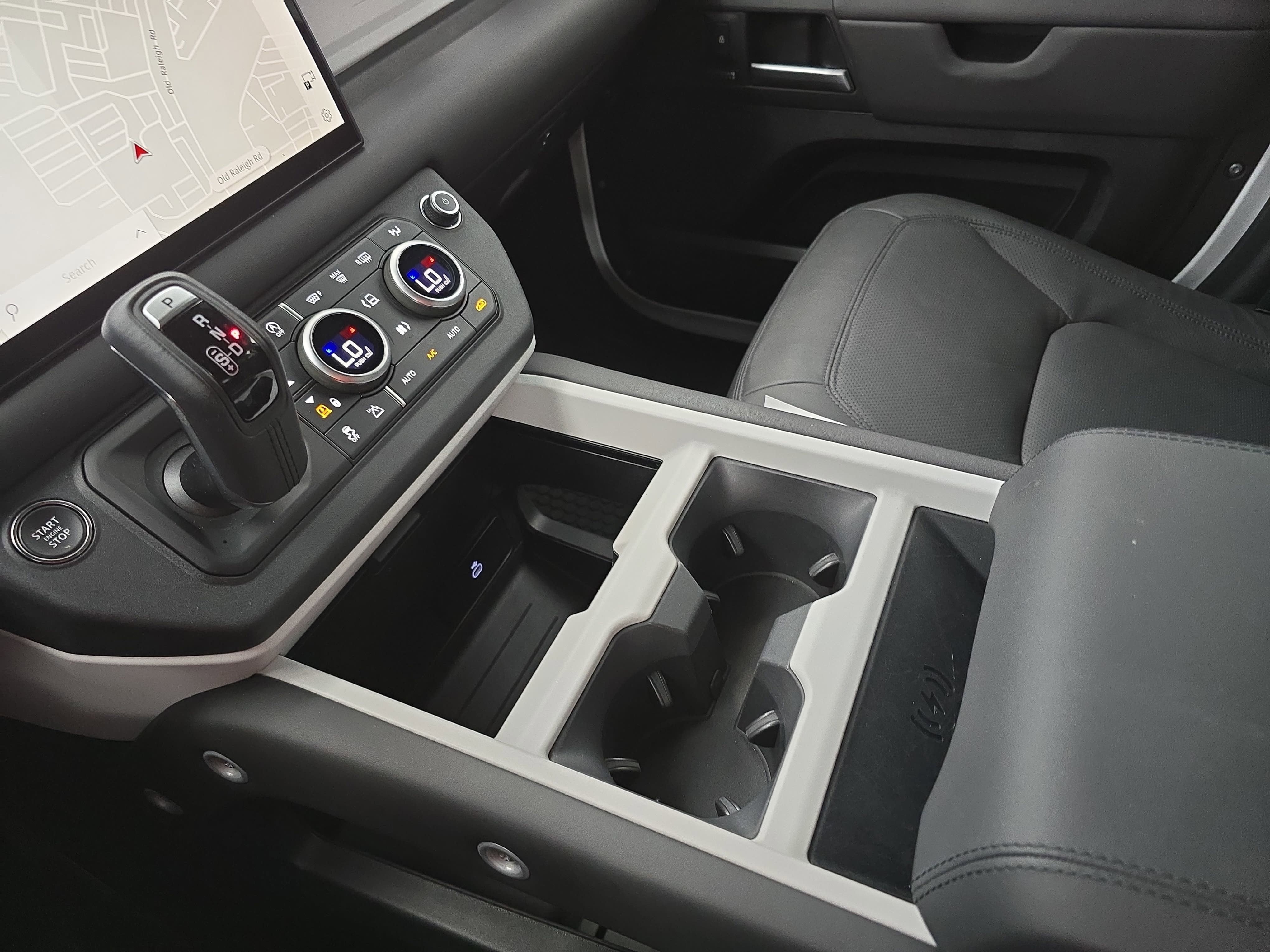2025 Land Rover Defender X-Dynamic SE