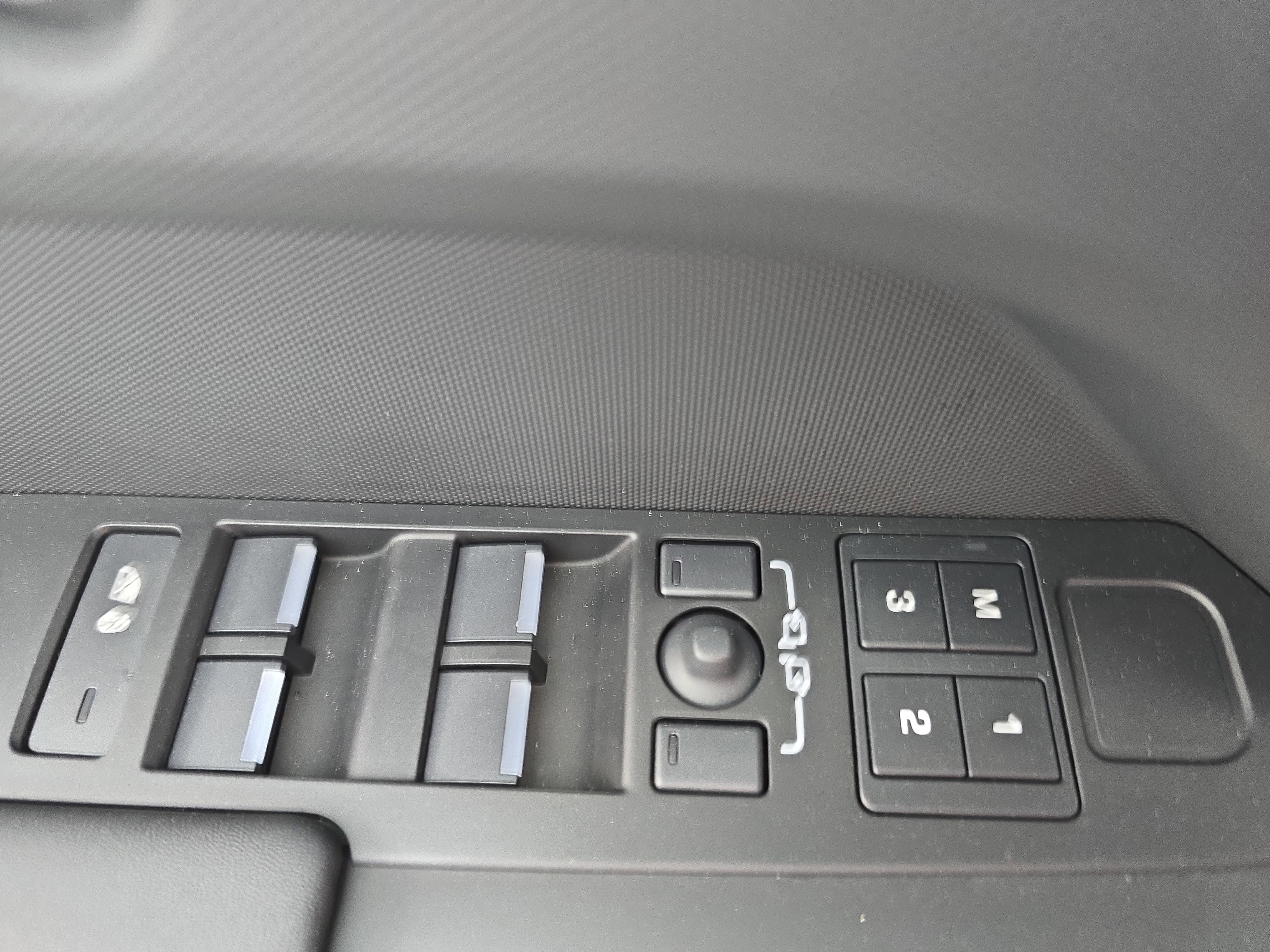 2025 Land Rover Defender X-Dynamic SE