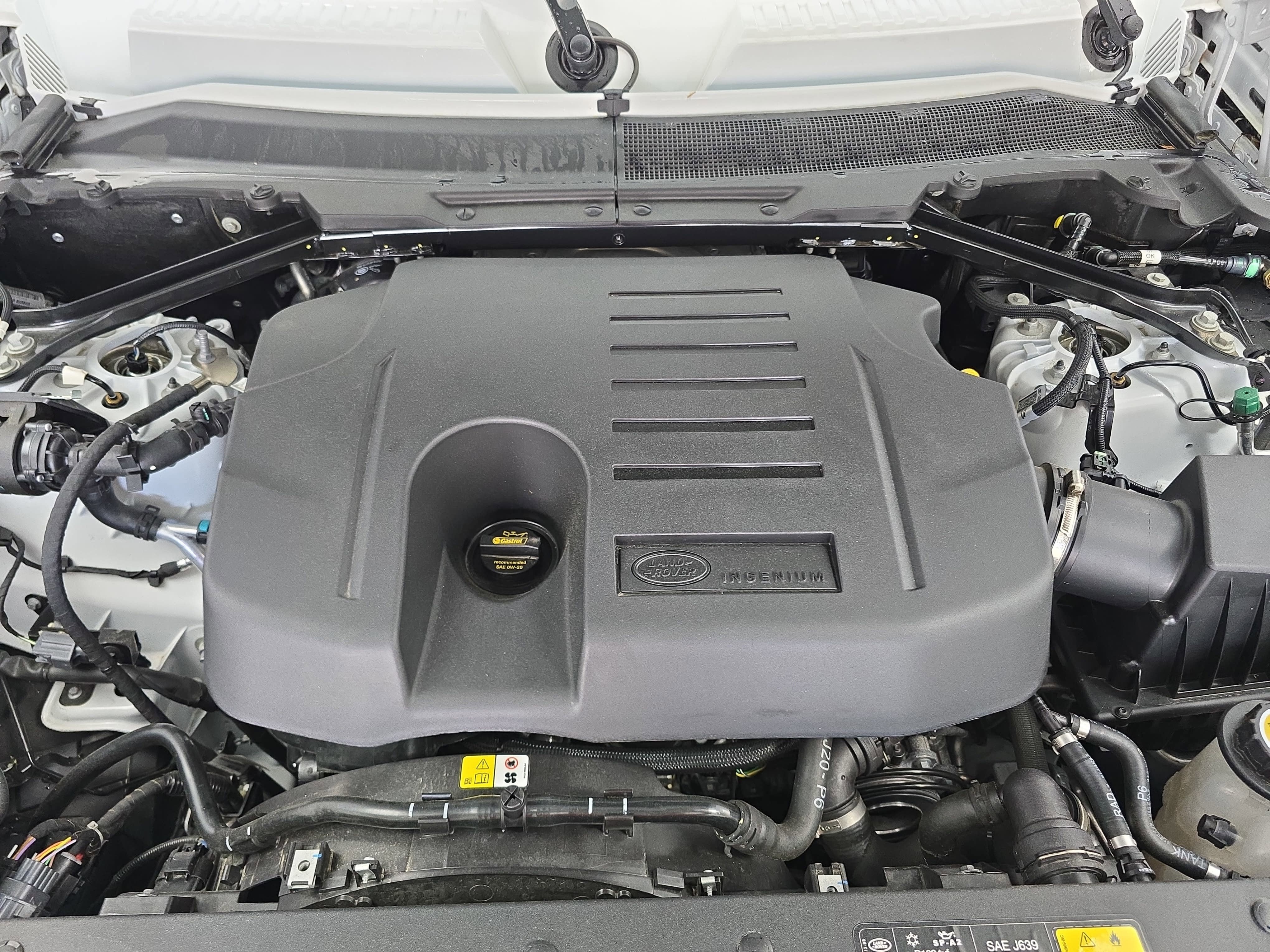 2025 Land Rover Defender X-Dynamic SE