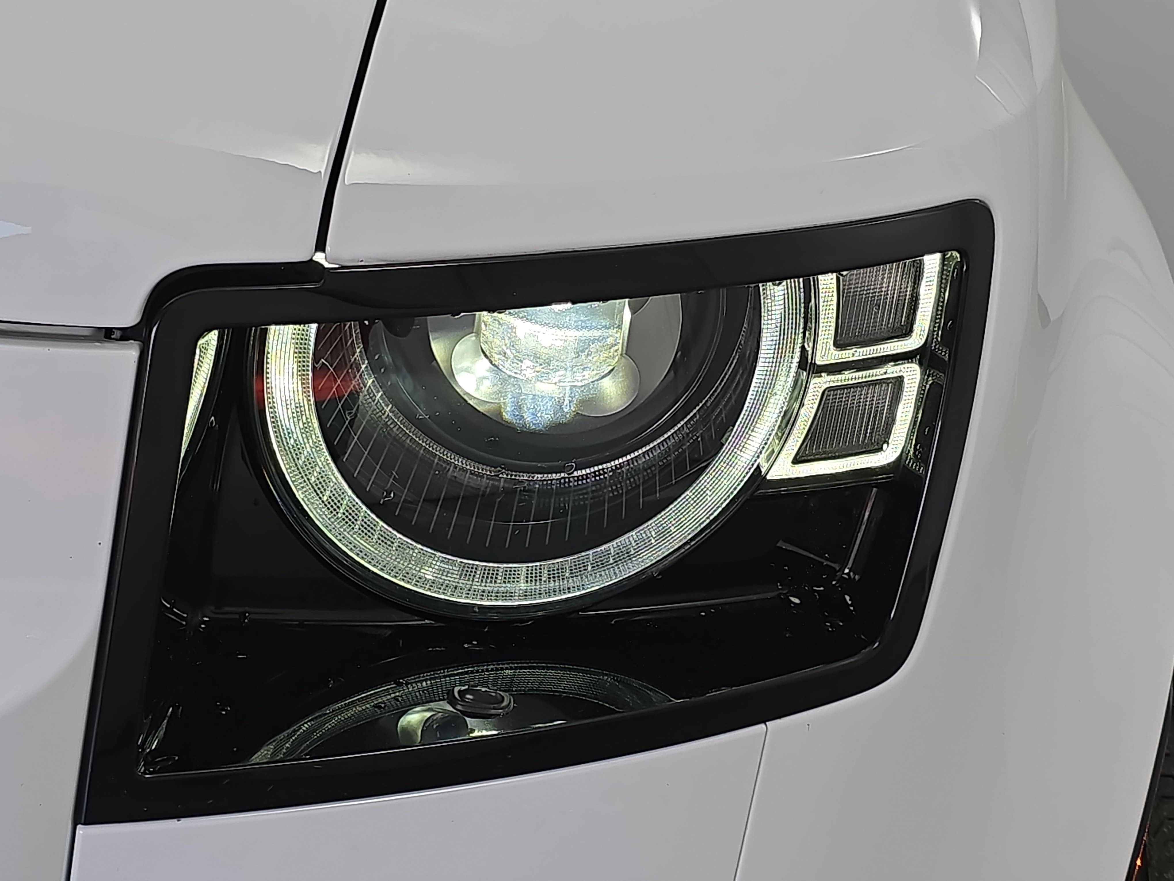 2025 Land Rover Defender X-Dynamic SE