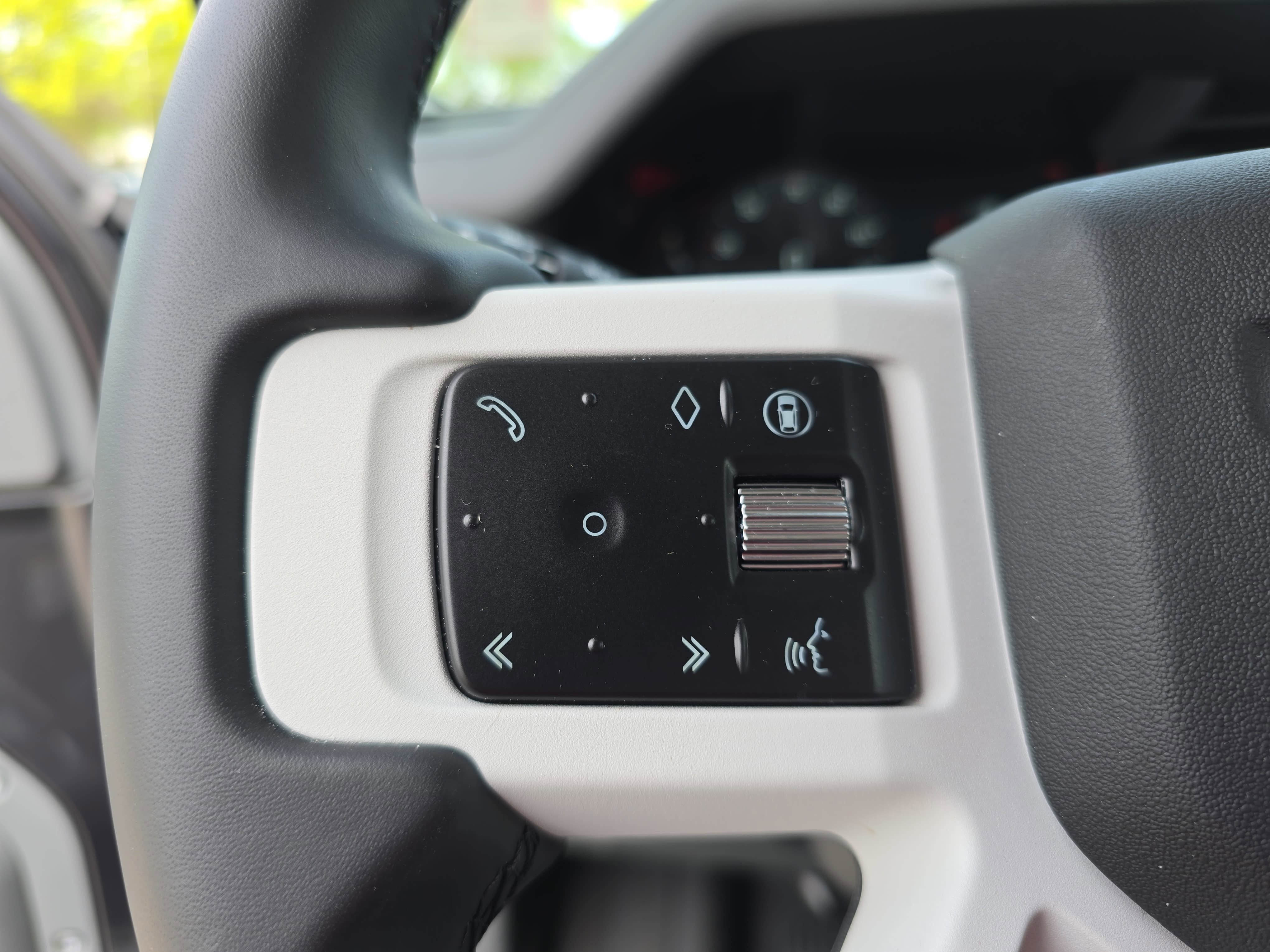 2026 Land Rover Defender X-Dynamic SE