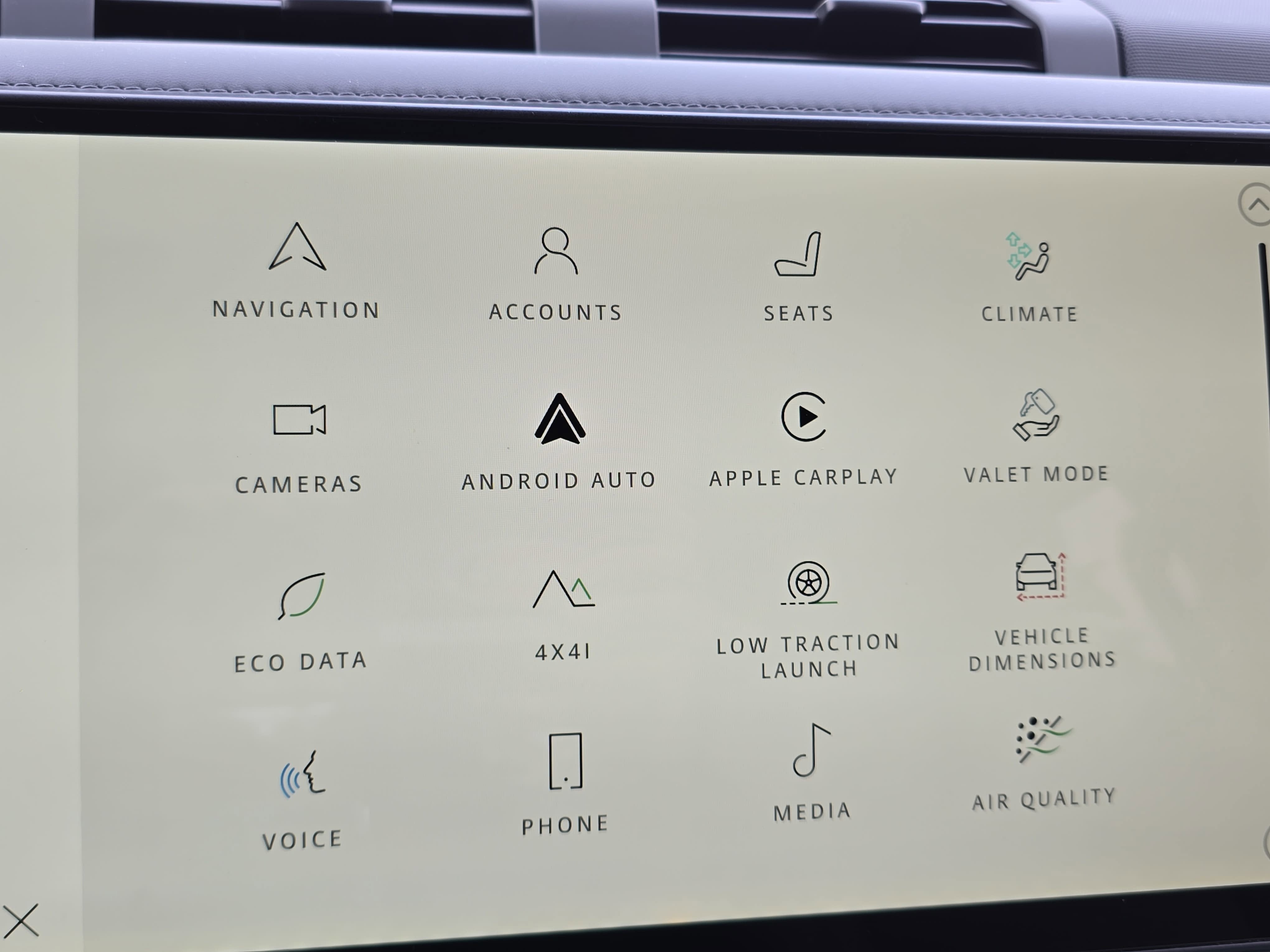 2026 Land Rover Defender X-Dynamic SE