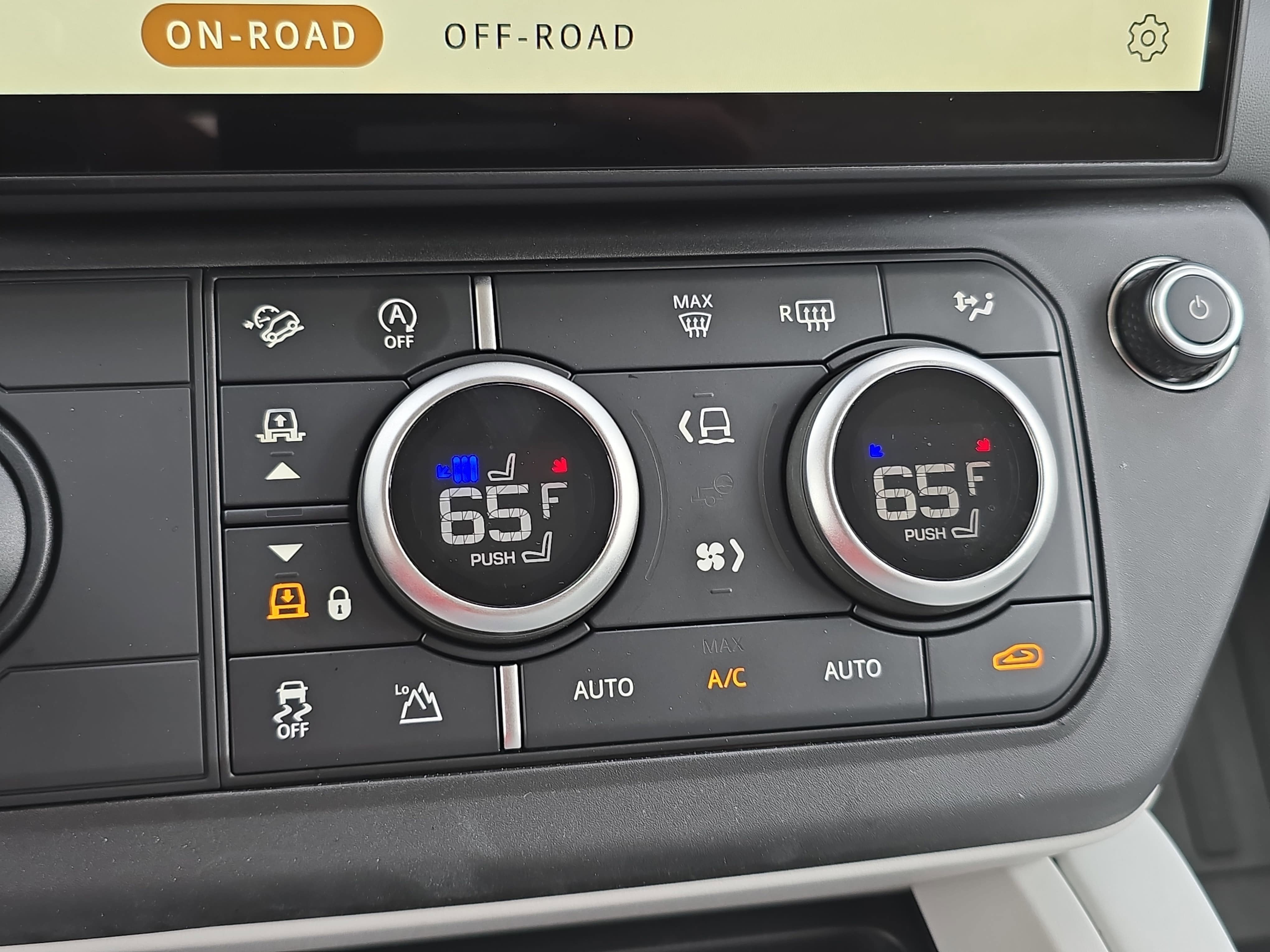 2026 Land Rover Defender X-Dynamic SE