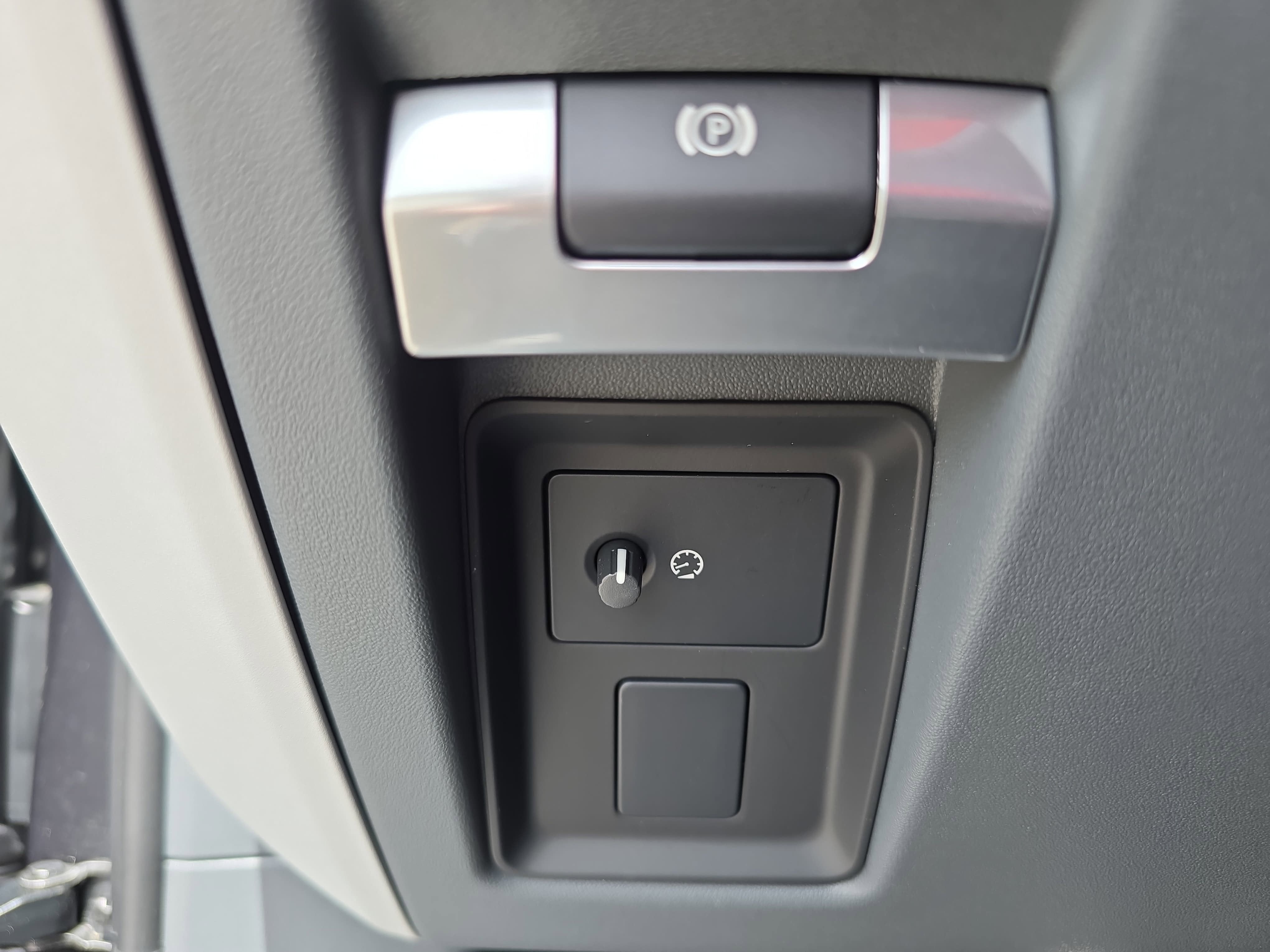 2026 Land Rover Defender X-Dynamic SE