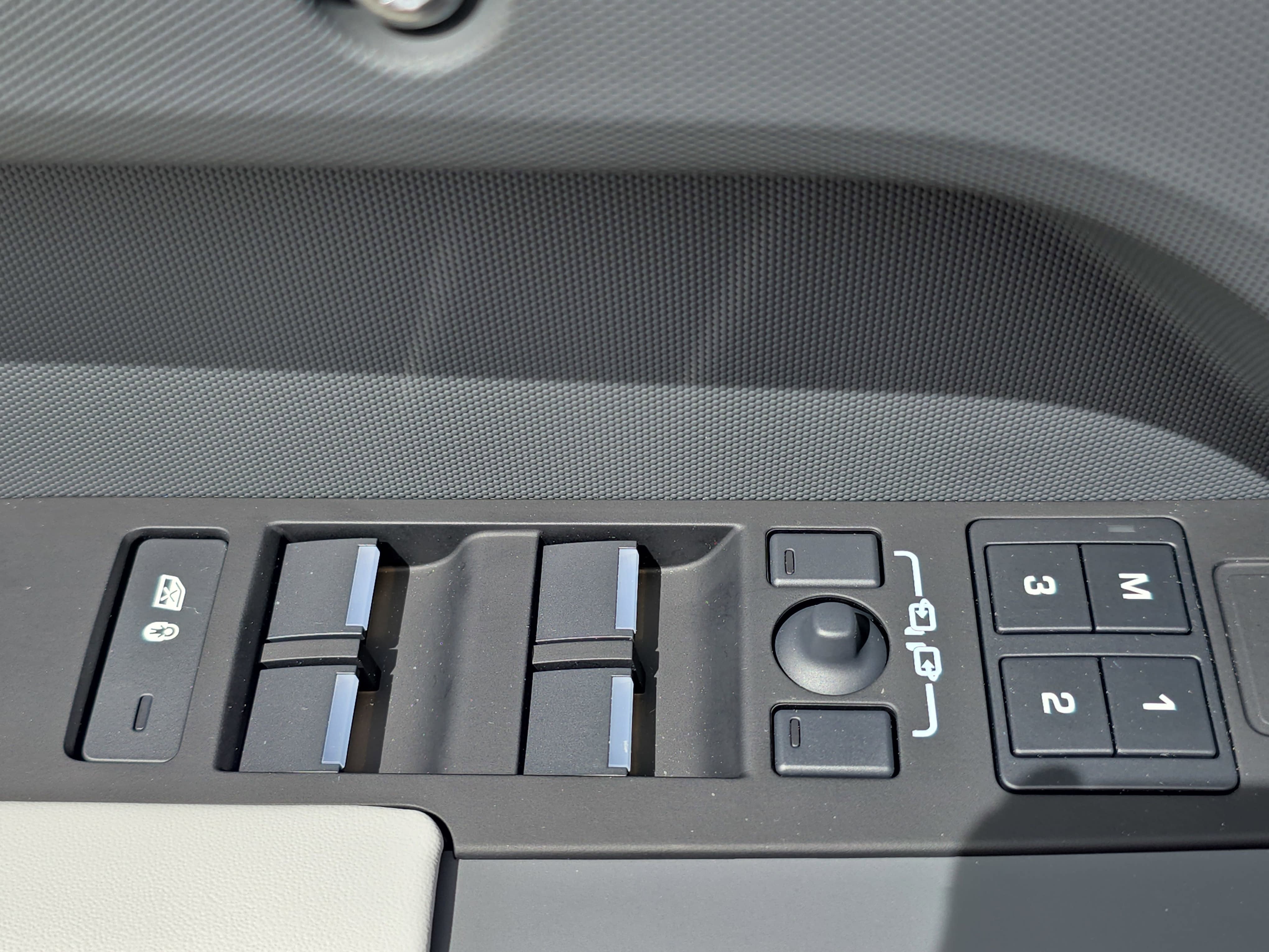 2026 Land Rover Defender X-Dynamic SE