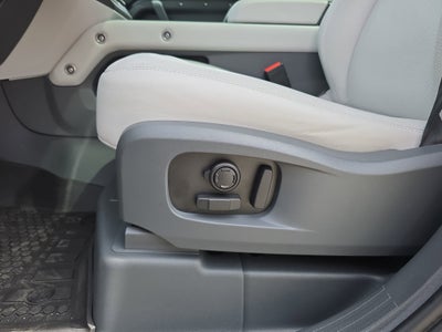 2026 Land Rover Defender X-Dynamic SE