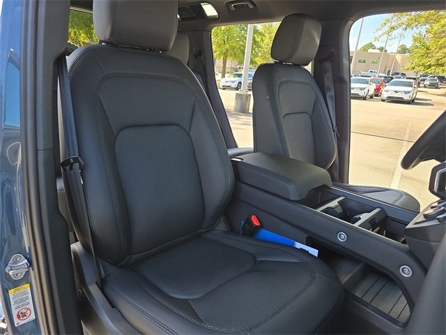 2025 Land Rover Defender X-Dynamic SE