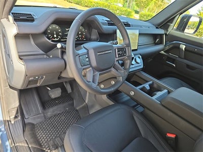 2025 Land Rover Defender X-Dynamic SE