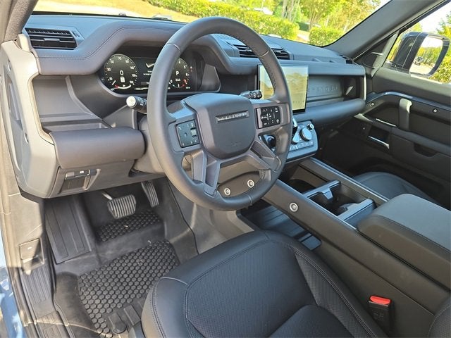 2025 Land Rover Defender X-Dynamic SE