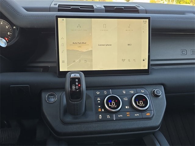 2025 Land Rover Defender X-Dynamic SE