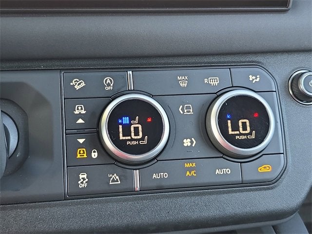 2025 Land Rover Defender X-Dynamic SE