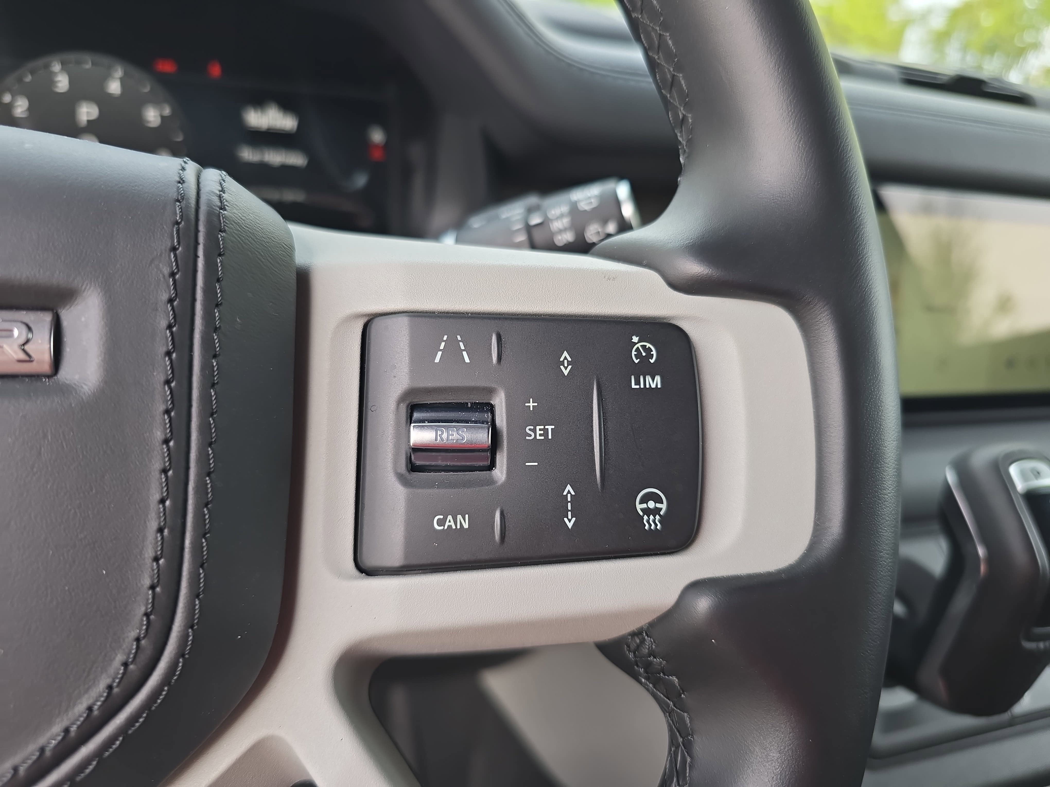 2024 Land Rover Defender X-Dynamic SE