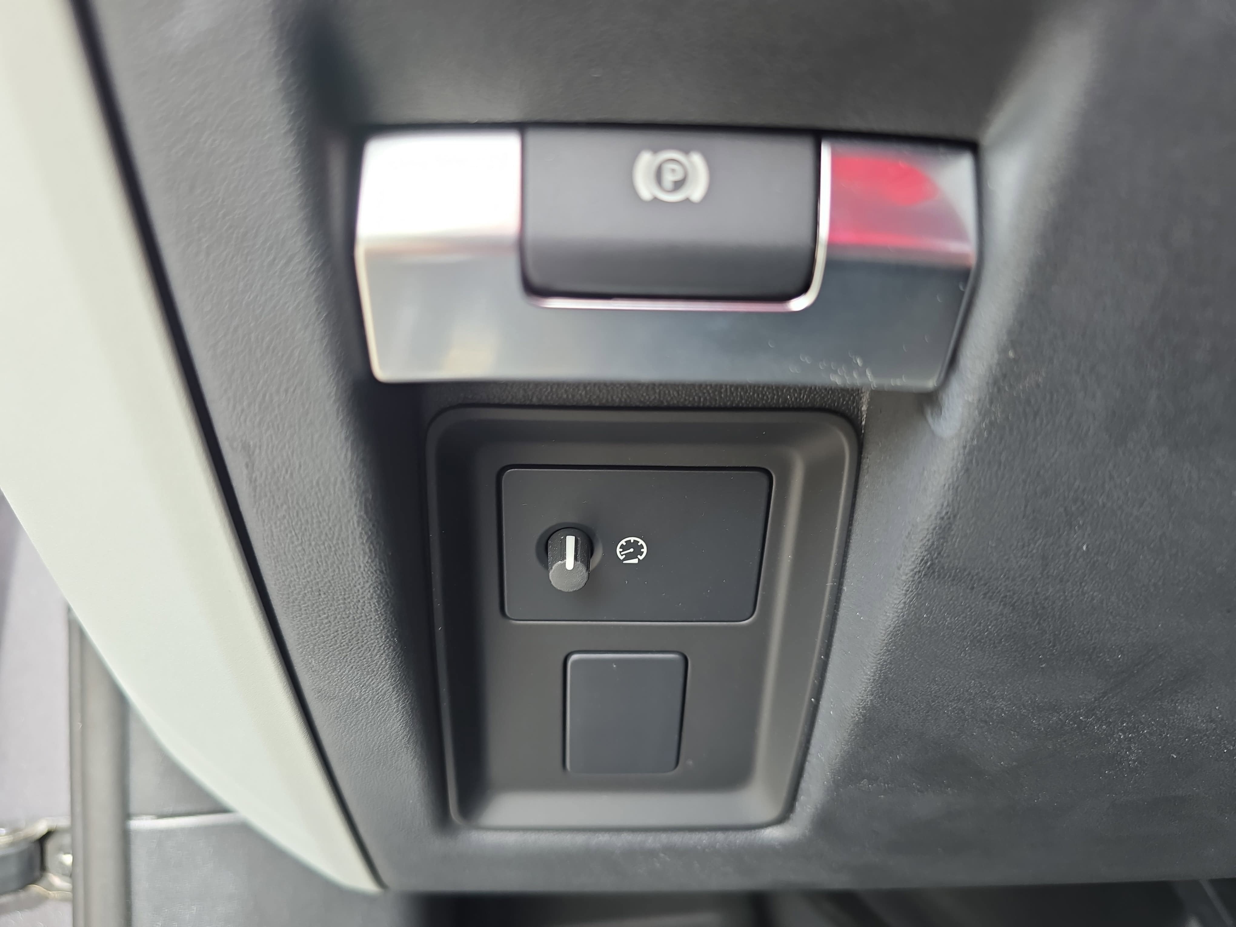 2024 Land Rover Defender X-Dynamic SE