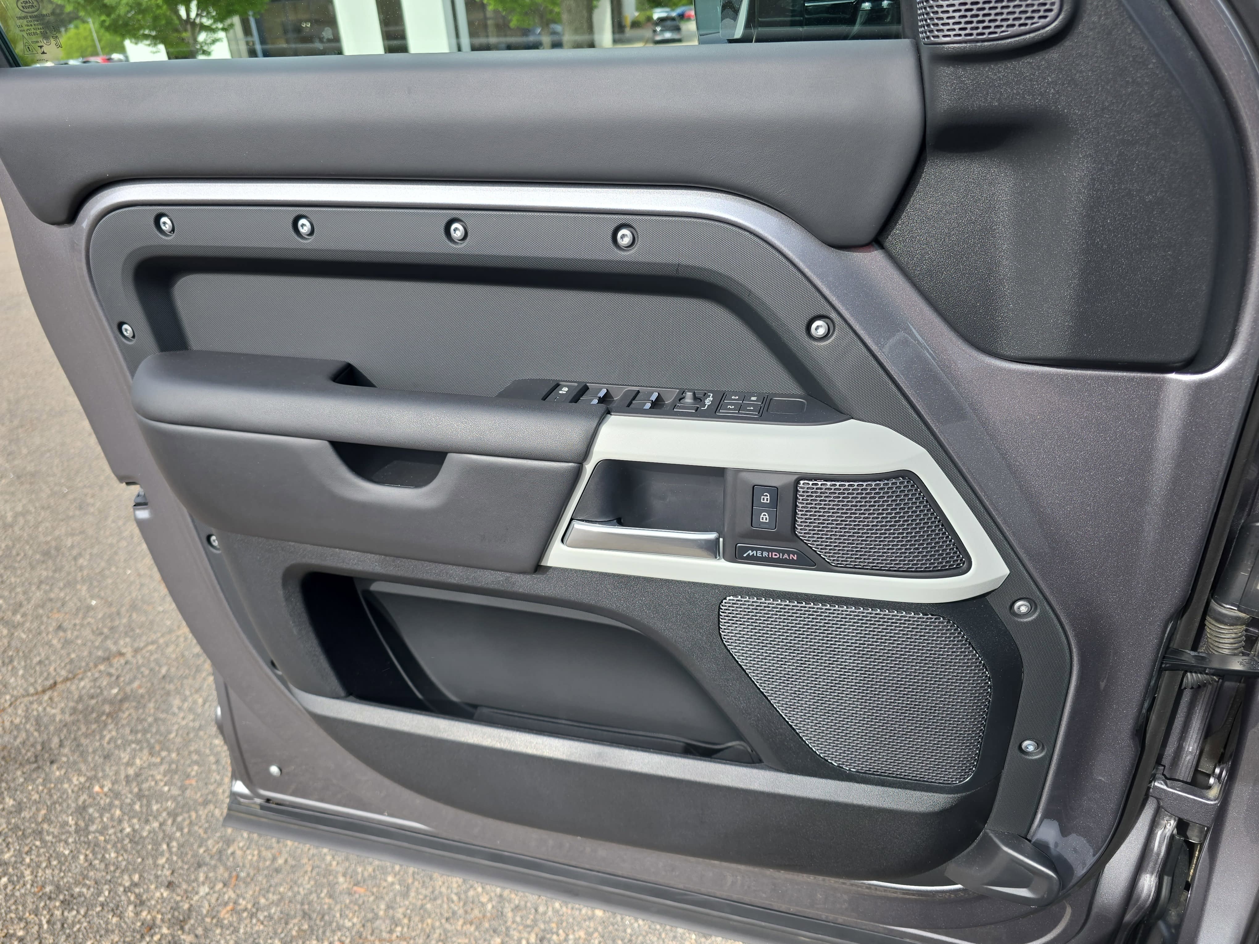 2024 Land Rover Defender X-Dynamic SE