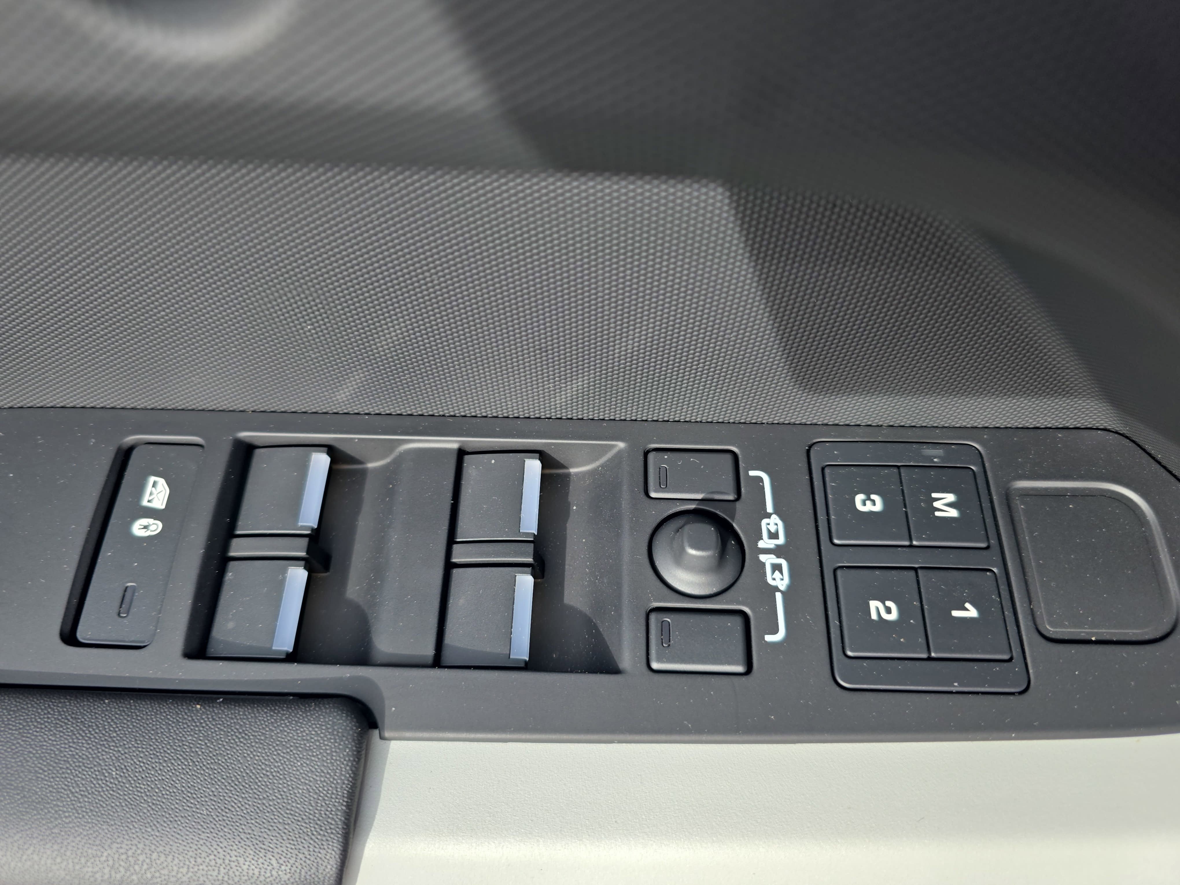 2024 Land Rover Defender X-Dynamic SE