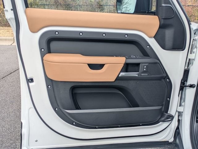 2026 Land Rover Defender X-Dynamic SE