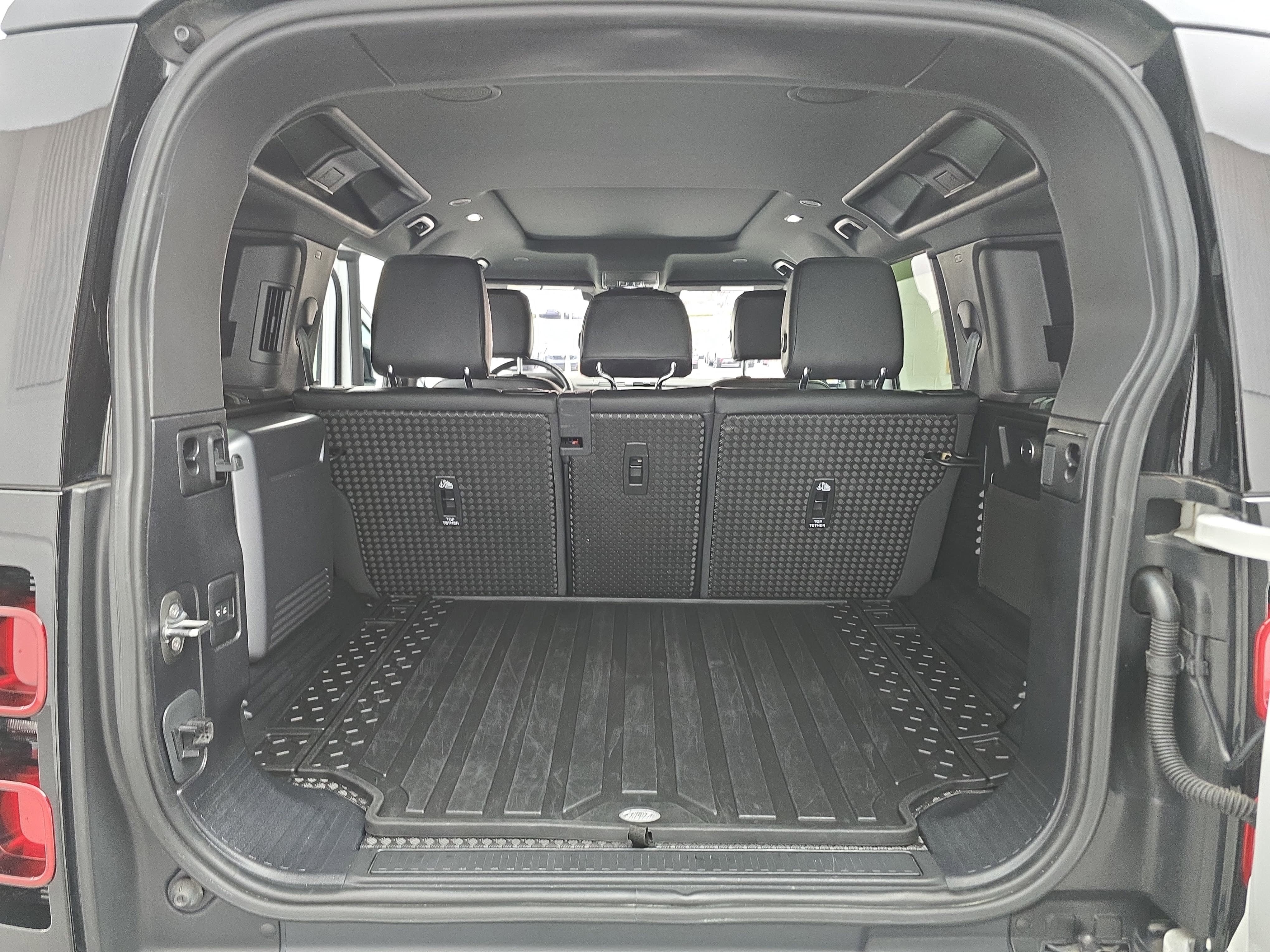 2022 Land Rover Defender X-Dynamic SE