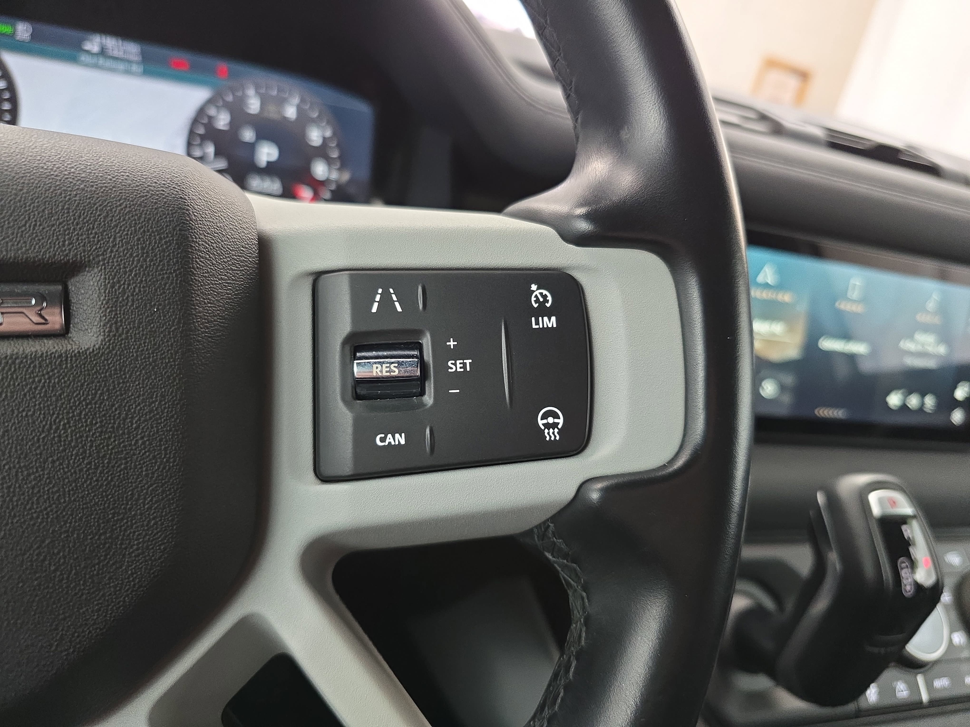 2022 Land Rover Defender X-Dynamic SE