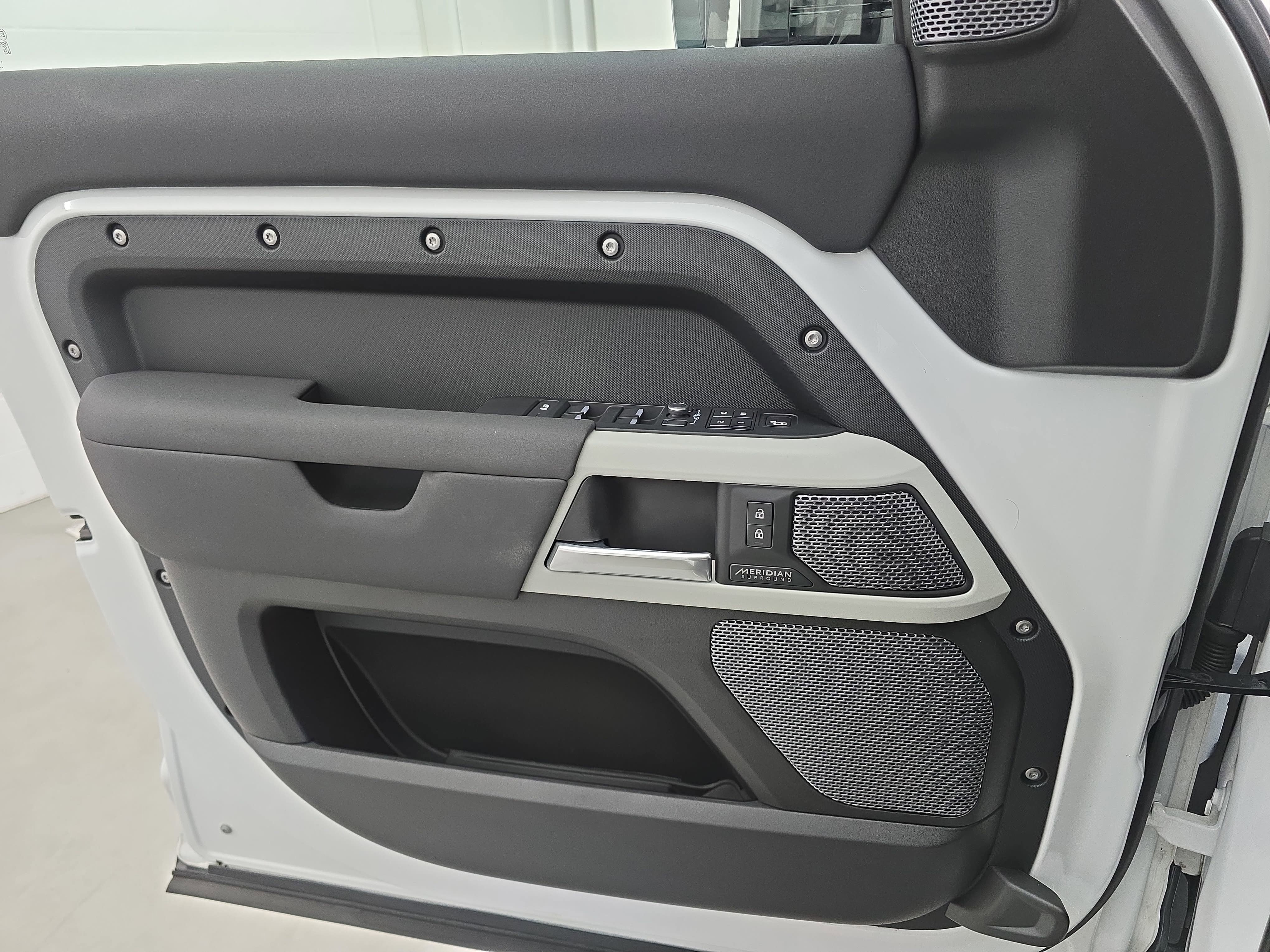 2022 Land Rover Defender X-Dynamic SE