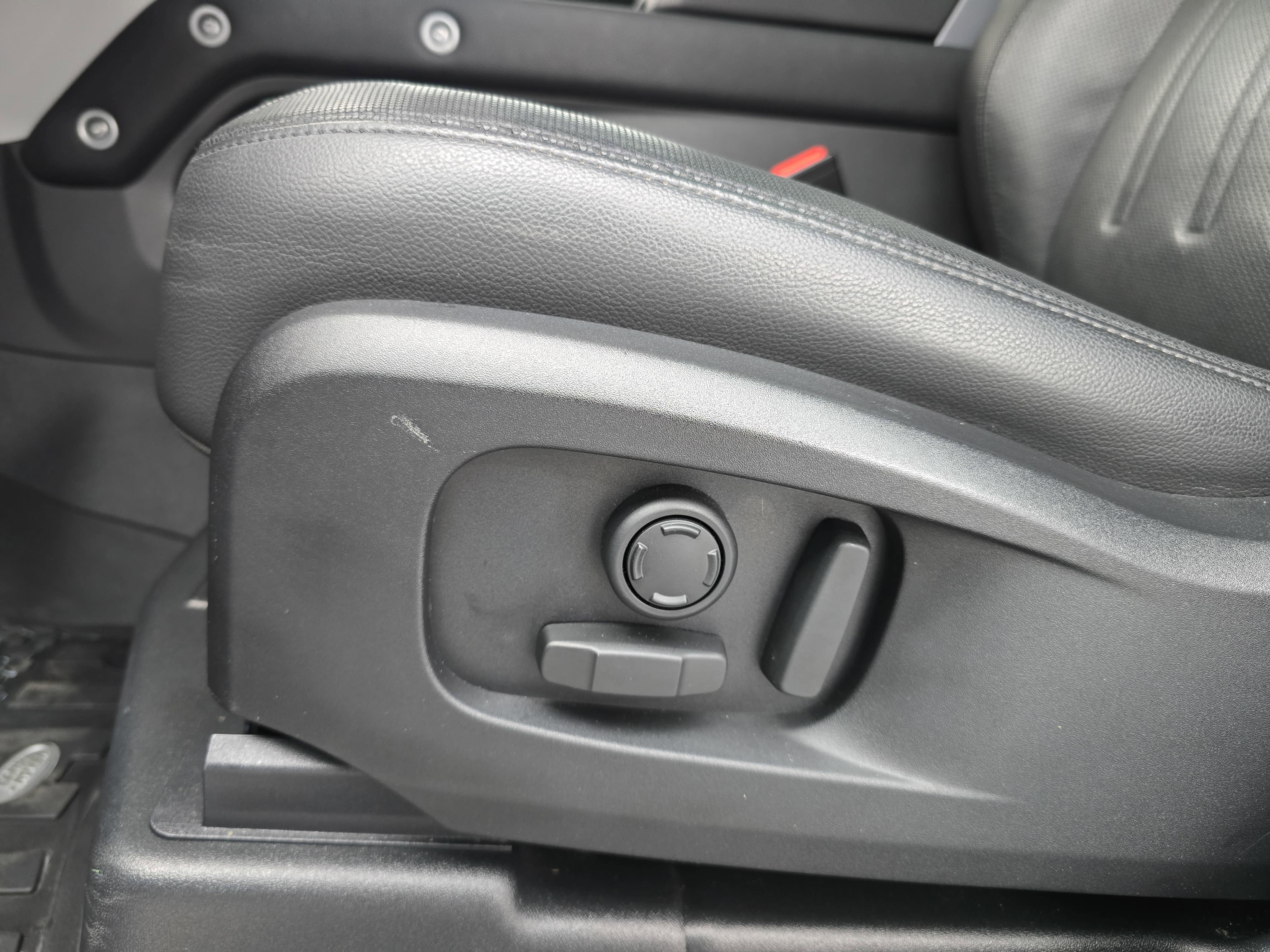 2022 Land Rover Defender X-Dynamic SE