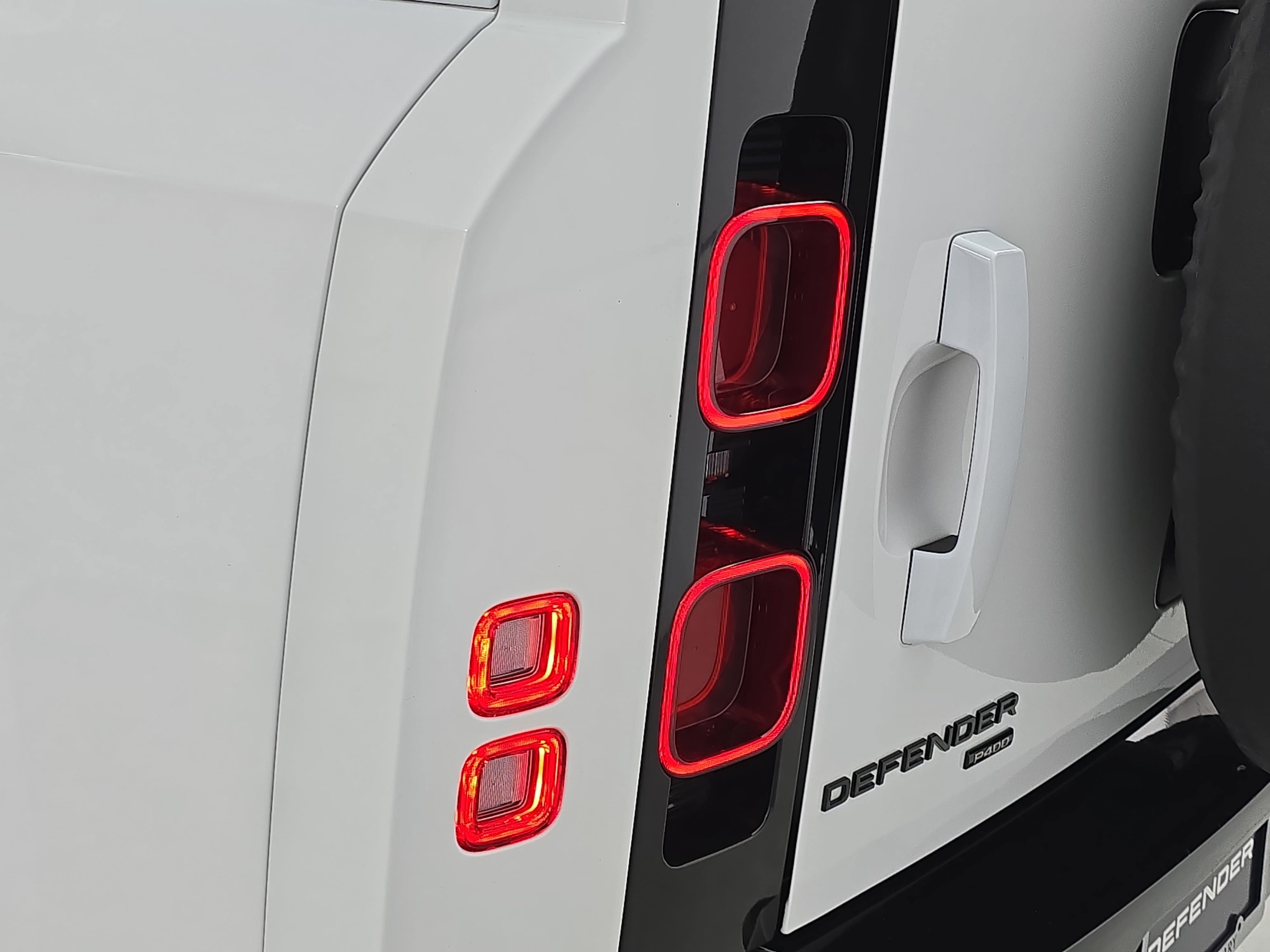 2022 Land Rover Defender X-Dynamic SE