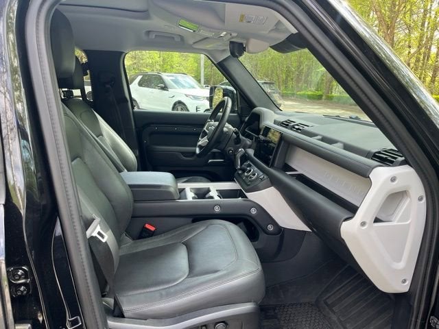 2025 Land Rover Defender X-Dynamic SE