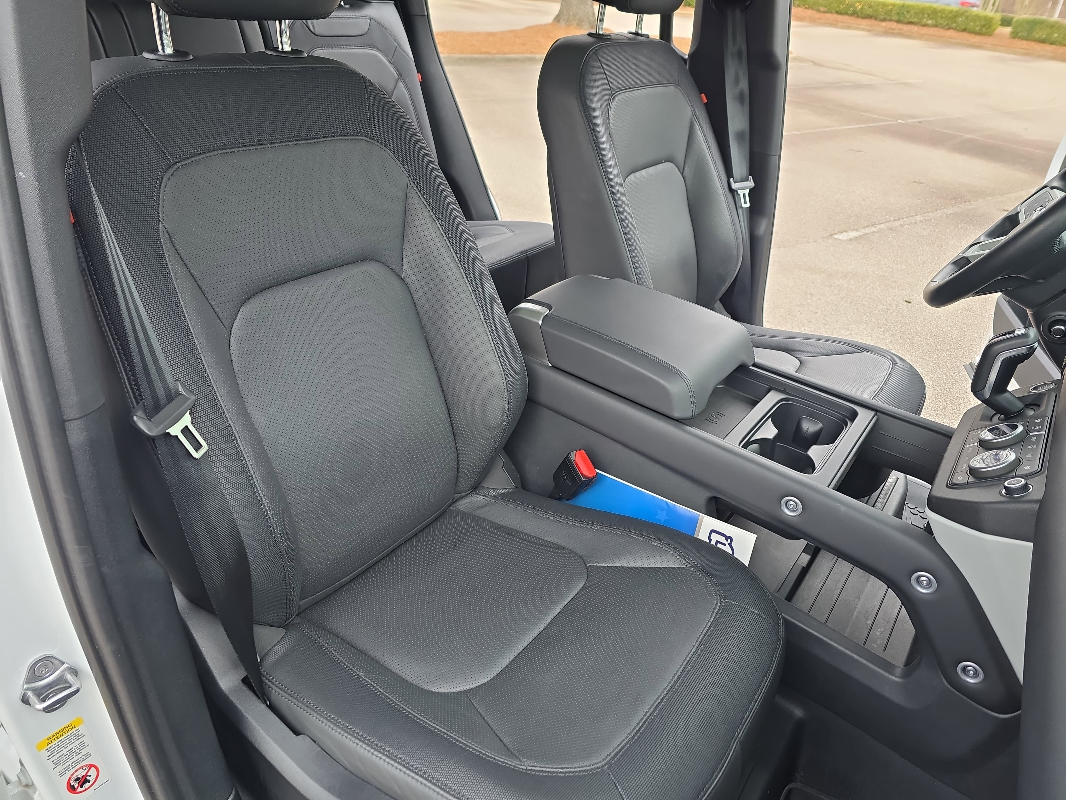 2024 Land Rover Defender X-Dynamic SE