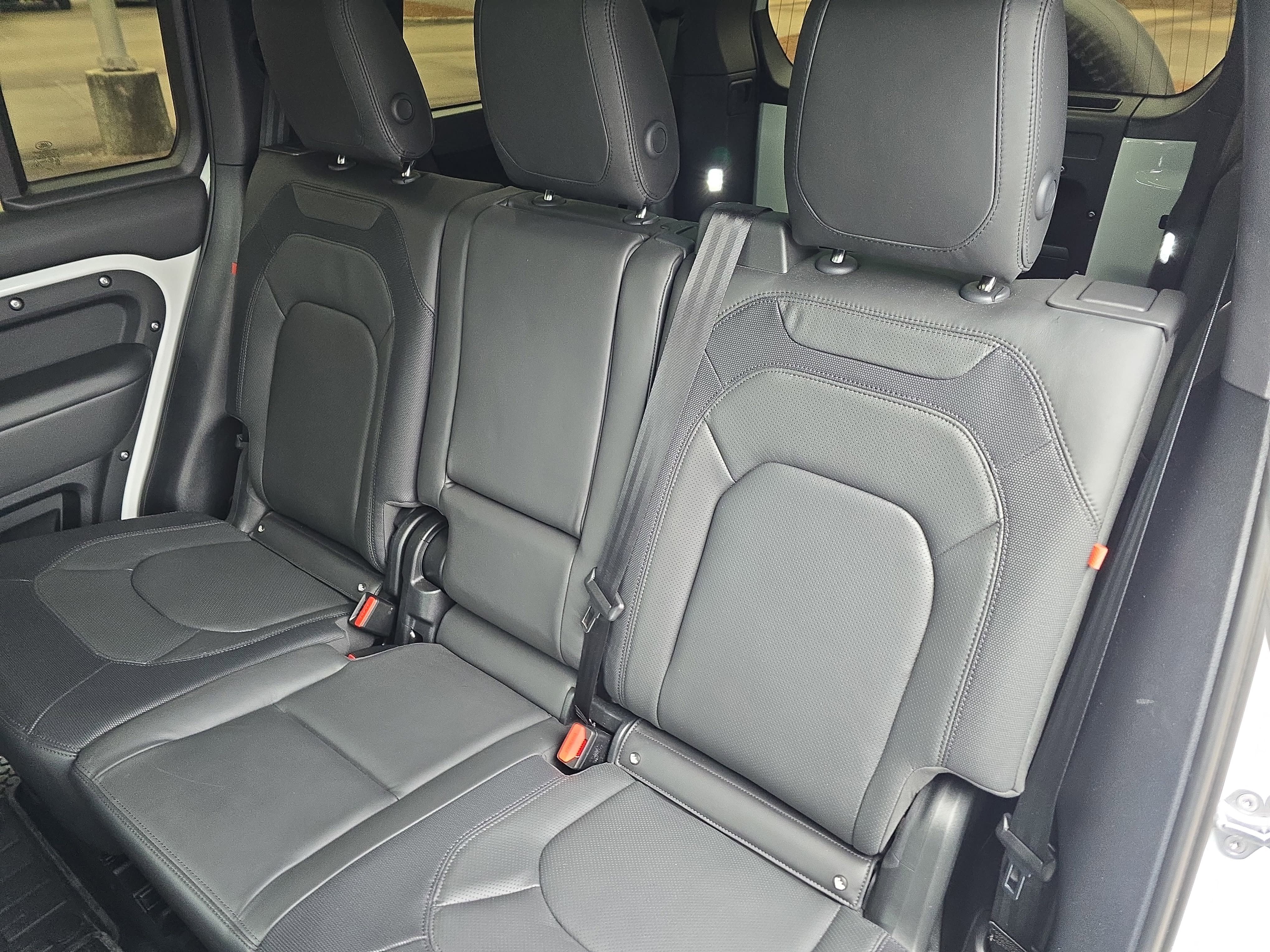 2024 Land Rover Defender X-Dynamic SE