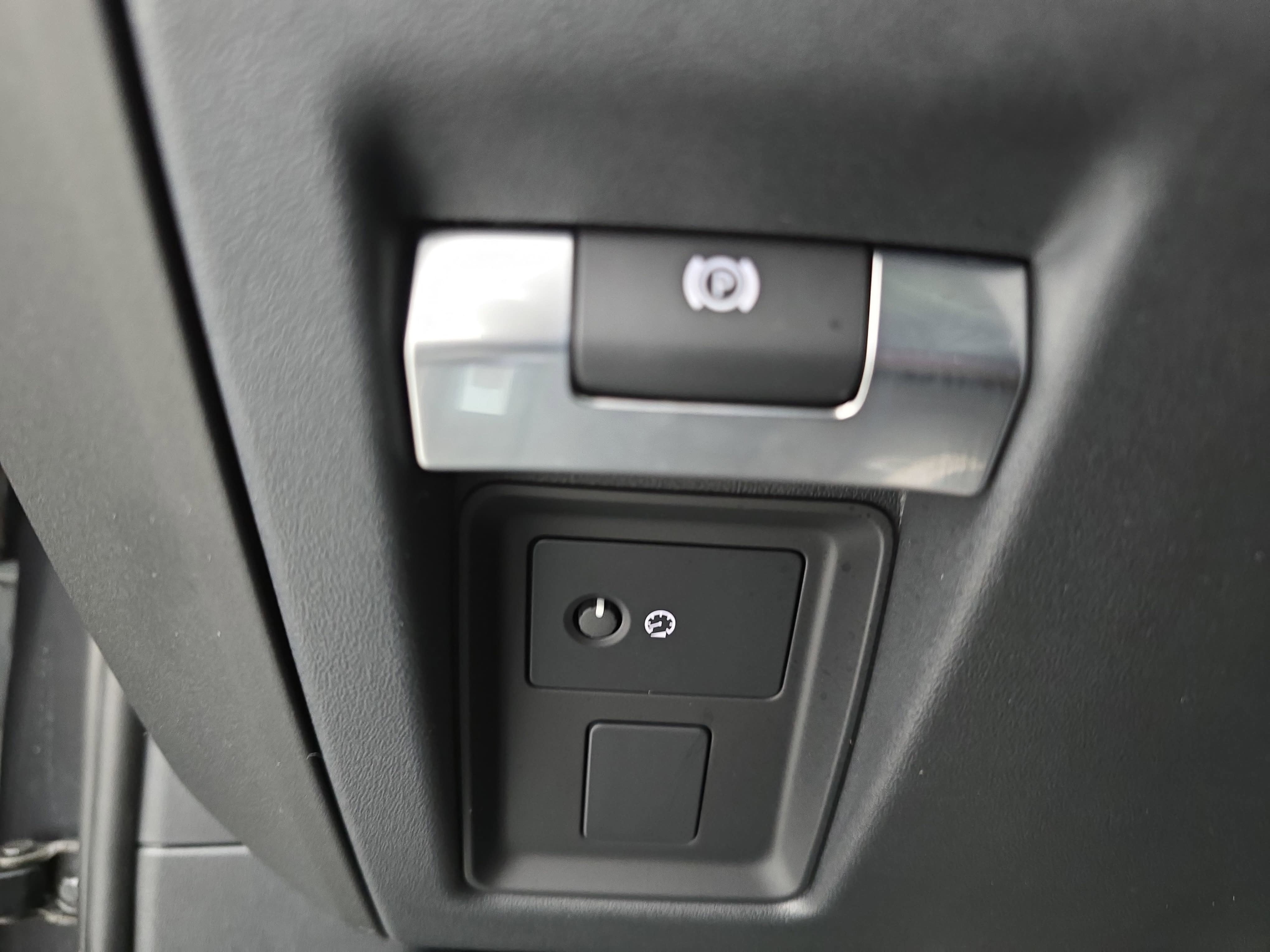 2024 Land Rover Defender V8