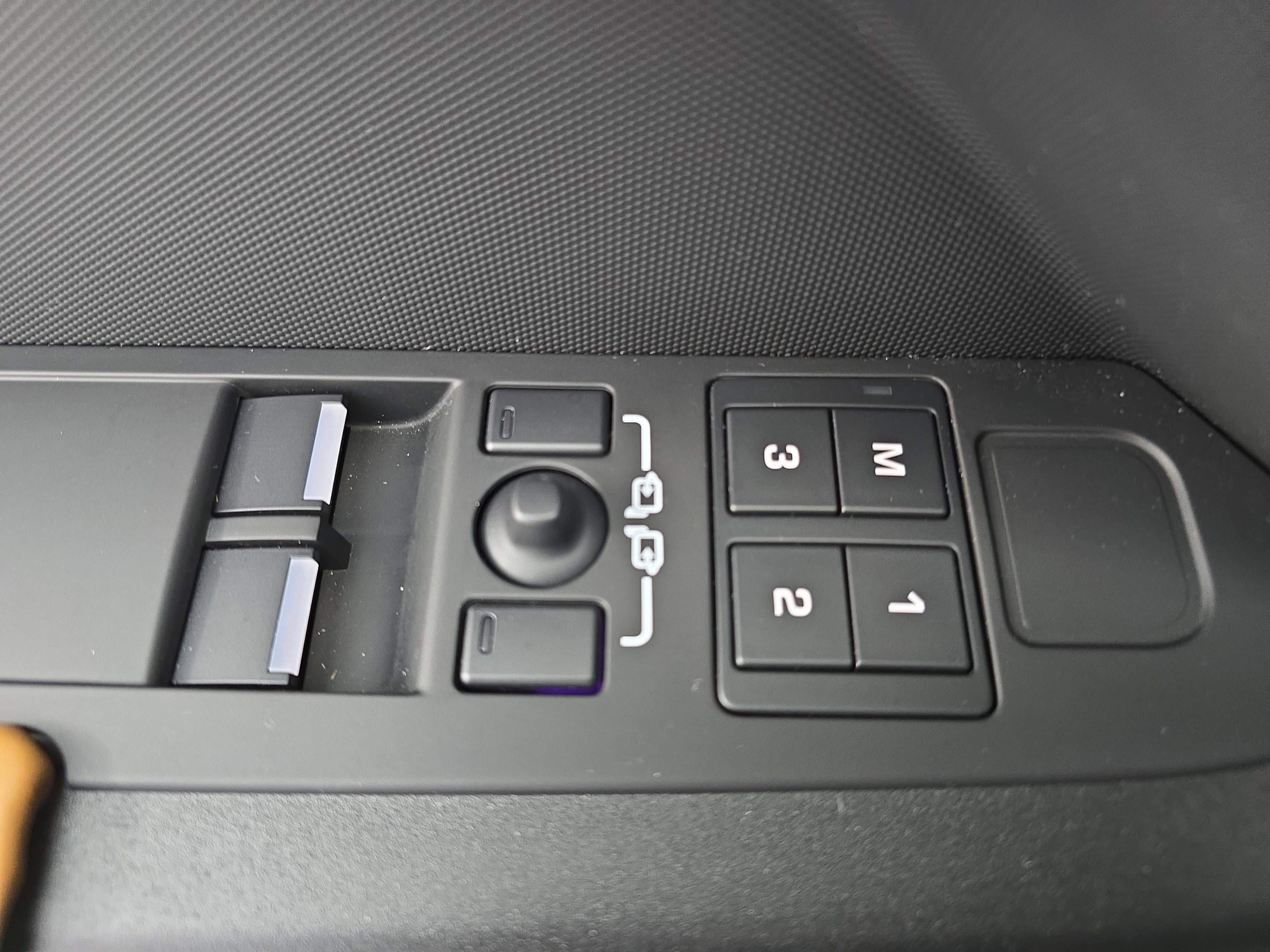 2024 Land Rover Defender V8