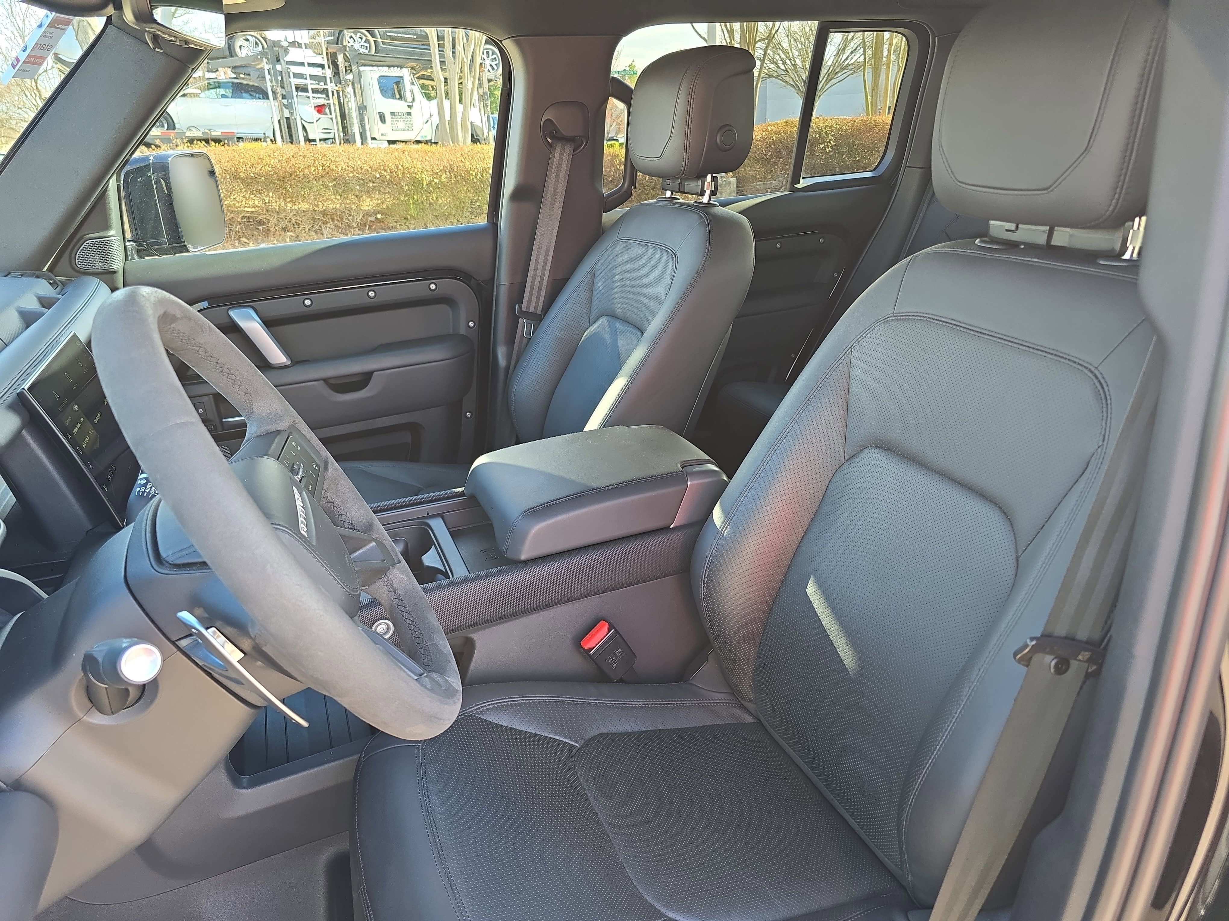 2024 Land Rover Defender V8