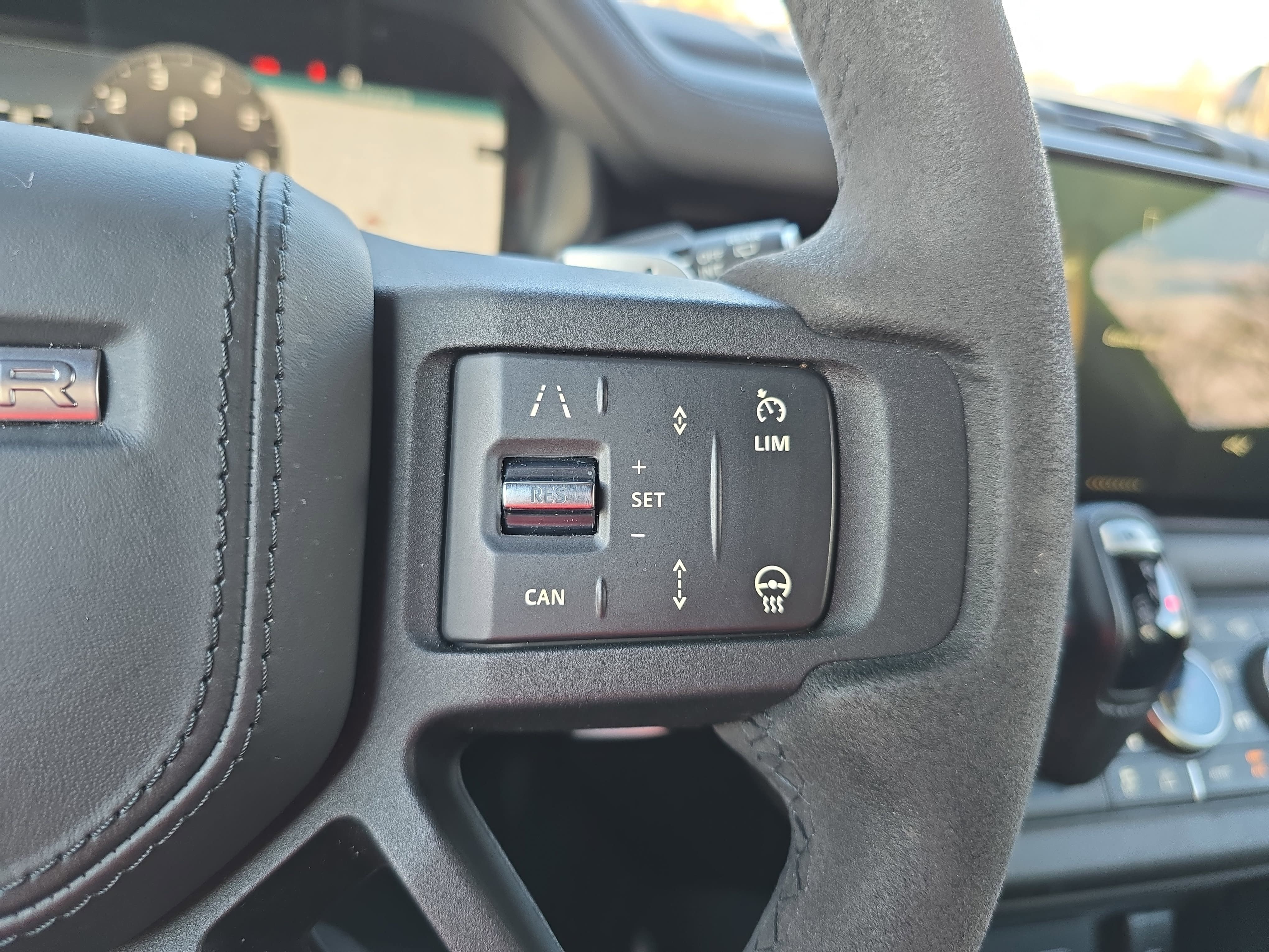 2024 Land Rover Defender V8