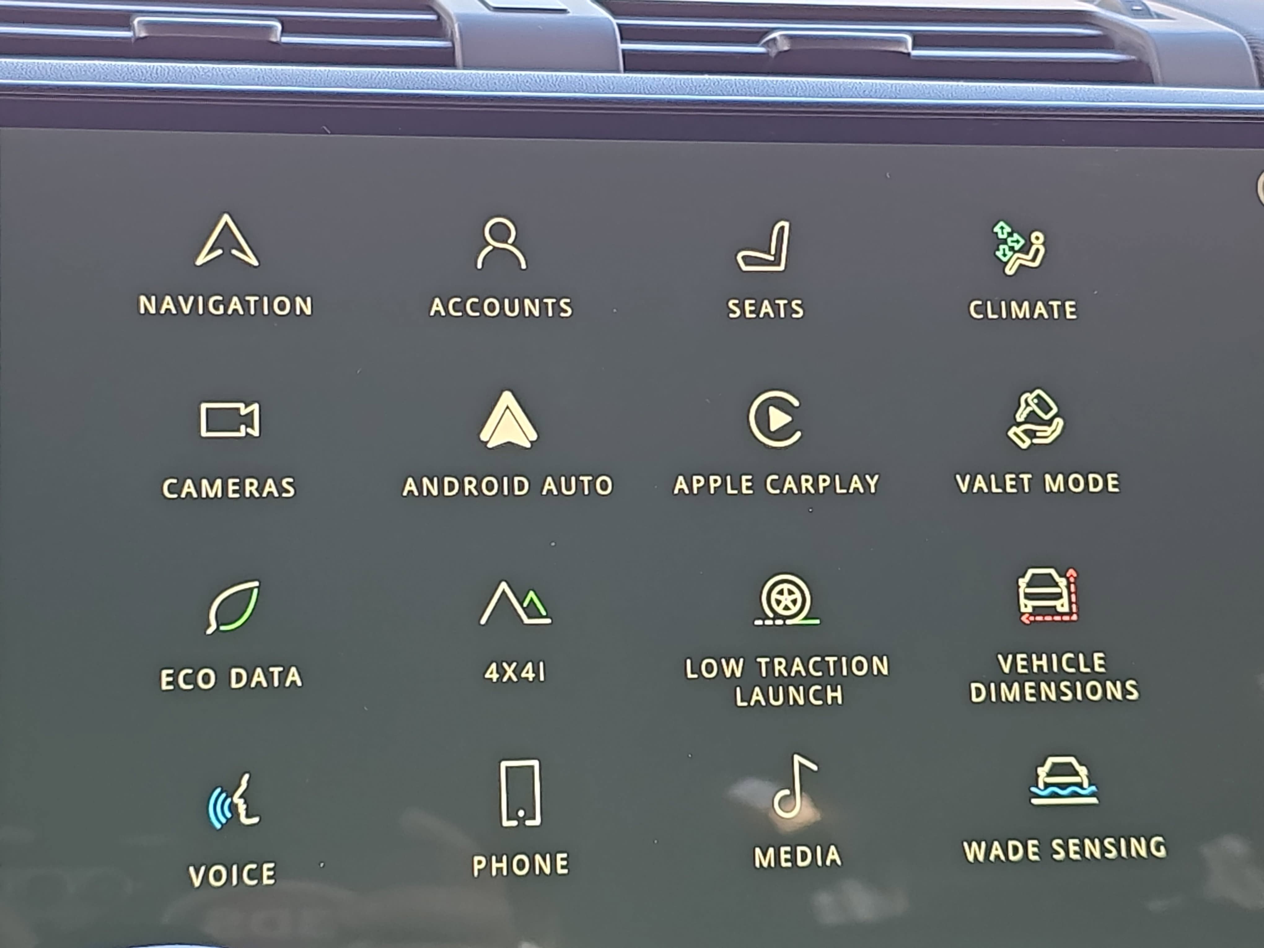 2024 Land Rover Defender V8