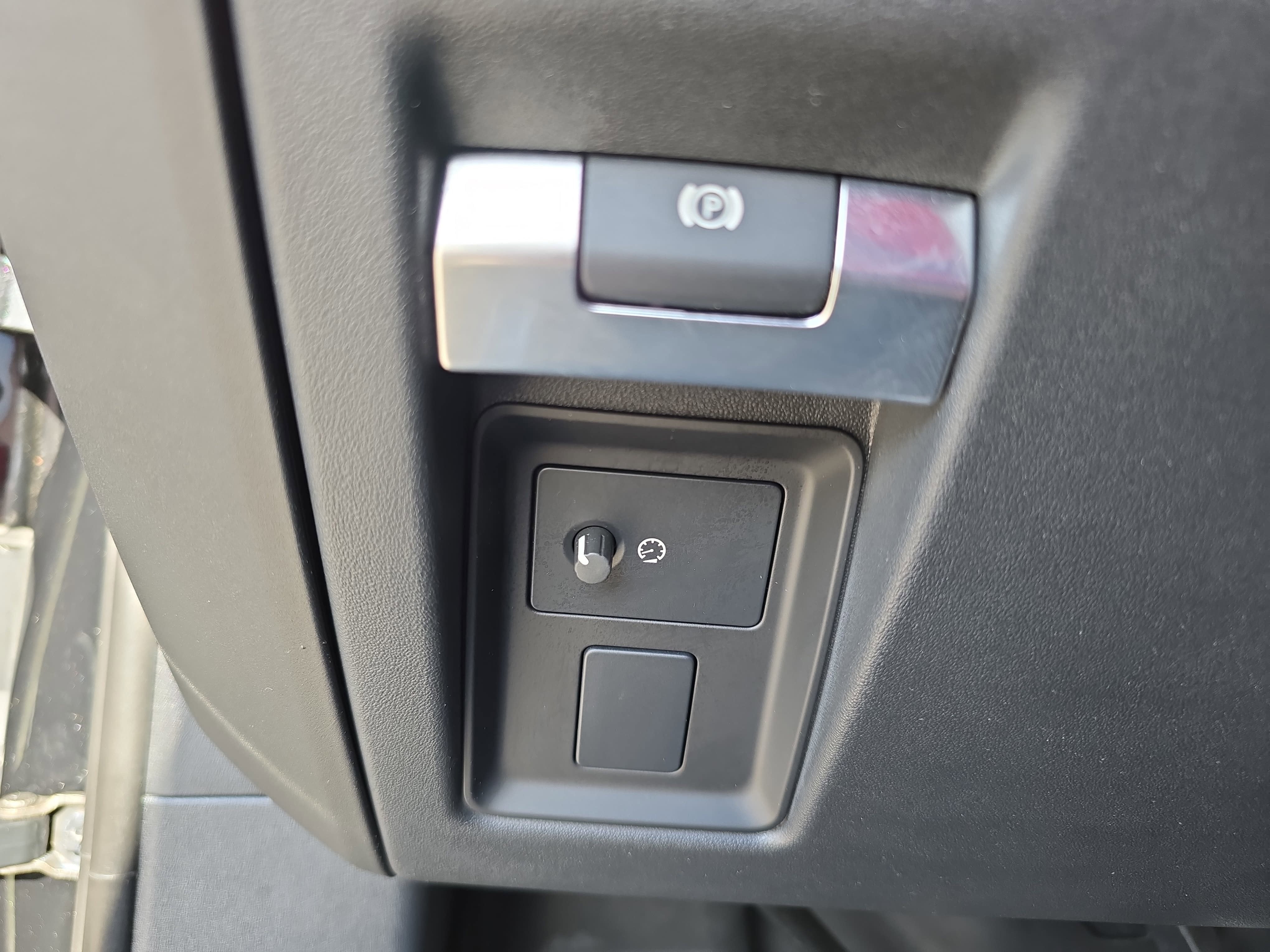 2024 Land Rover Defender V8