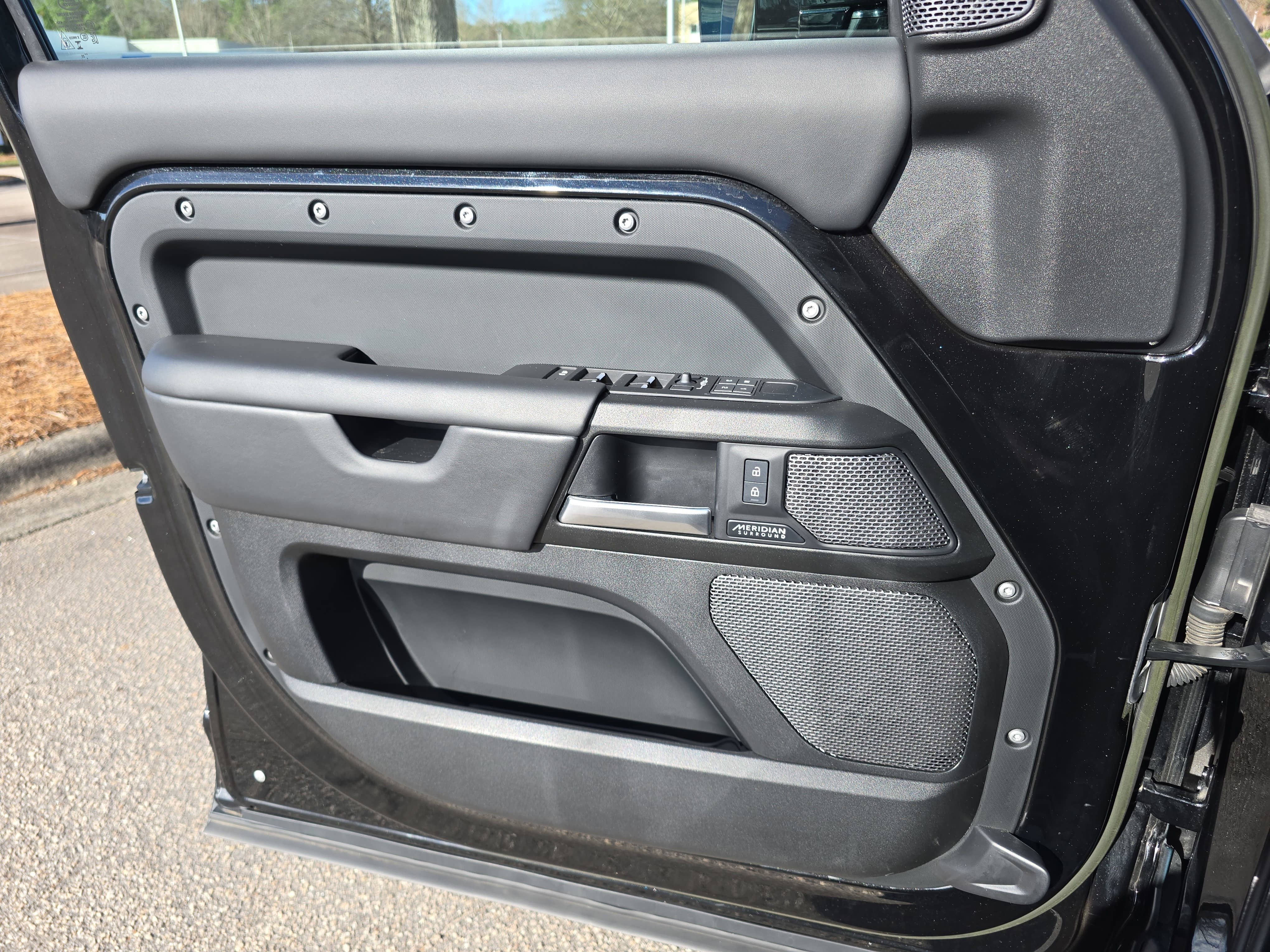 2024 Land Rover Defender V8