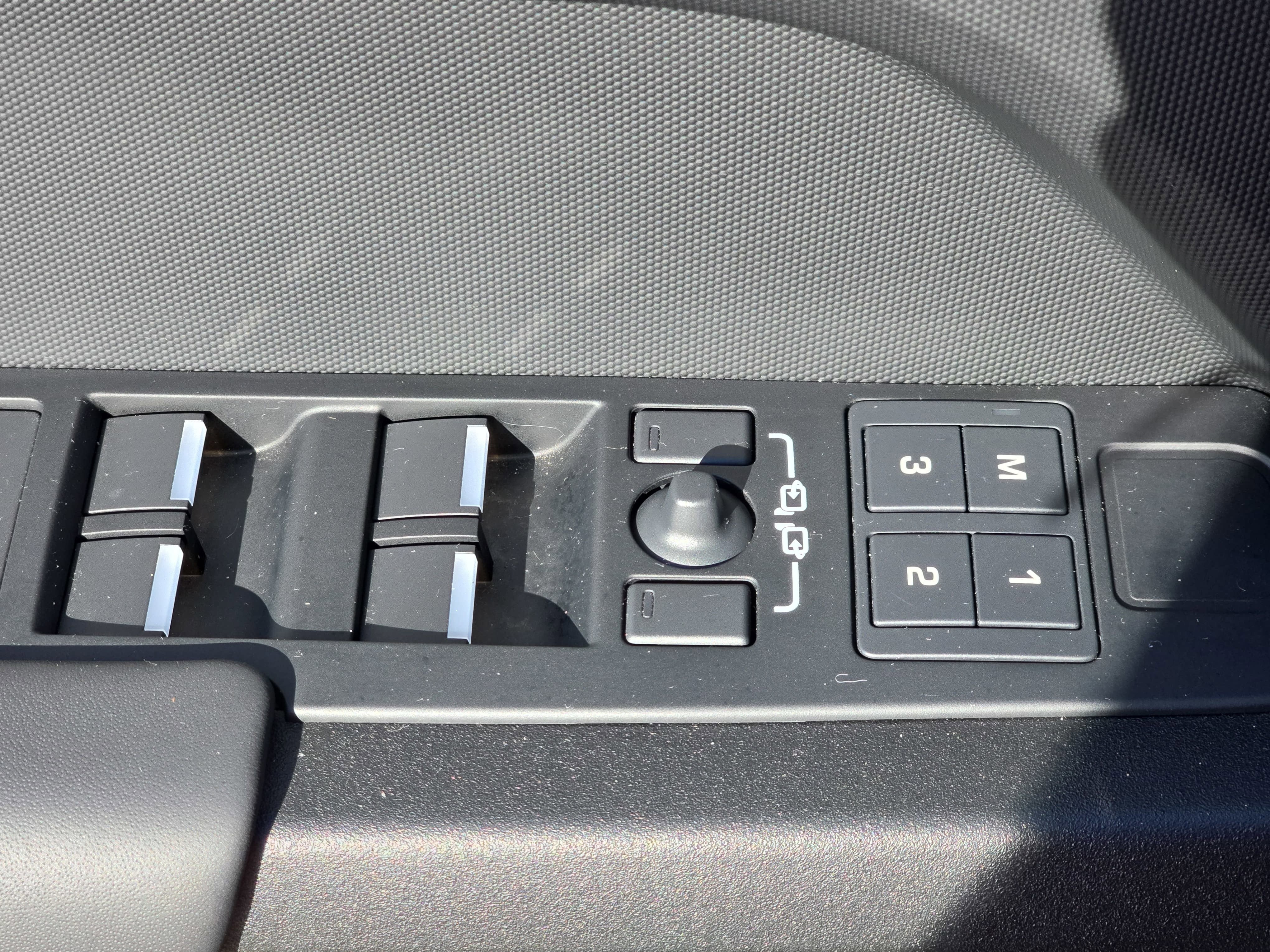 2024 Land Rover Defender V8